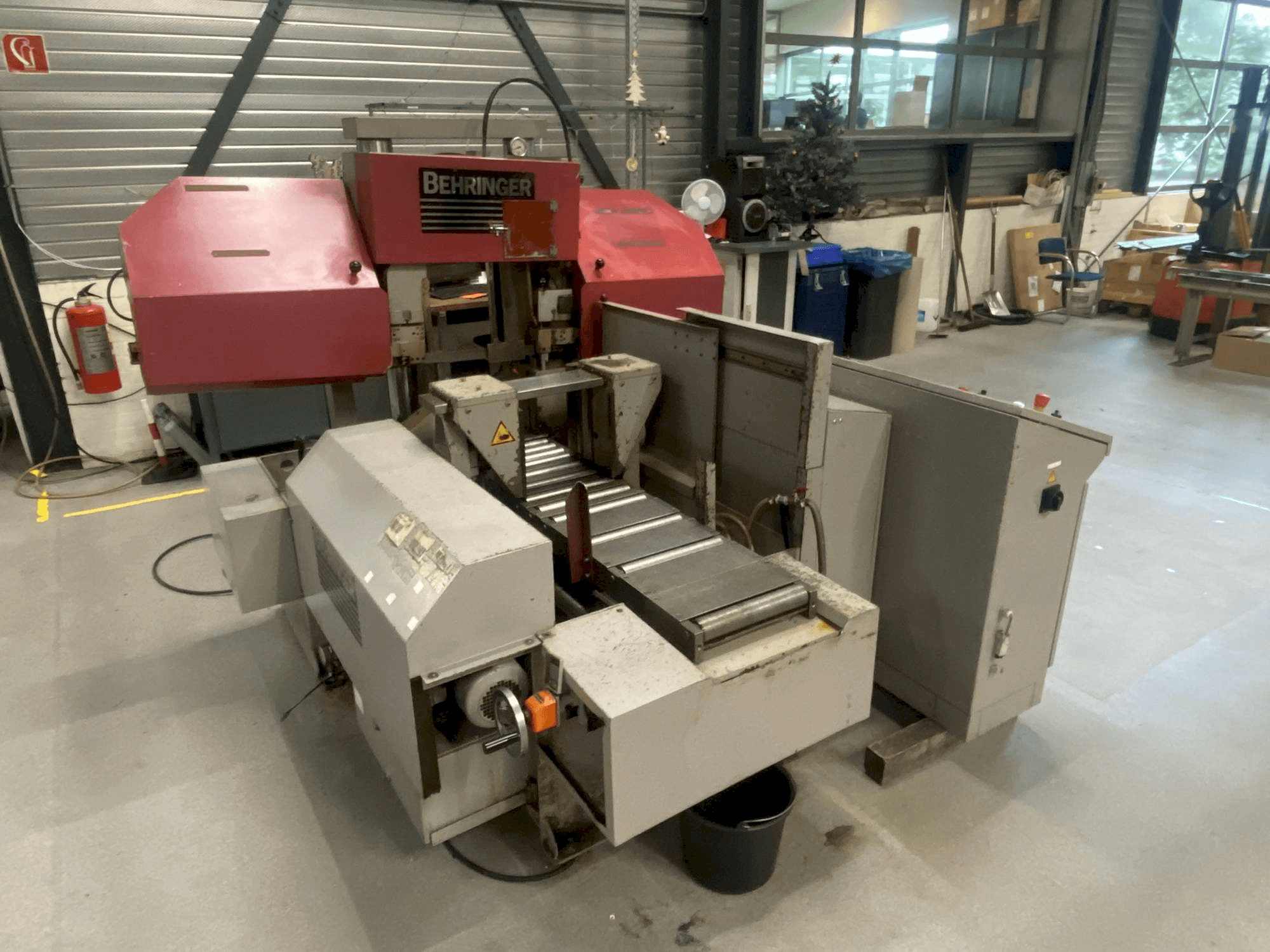 Makine Behringer HPB 303A - Önden görünüm