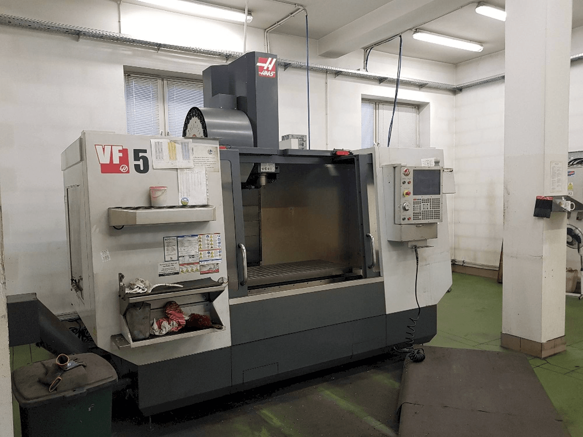 Makine HAAS VF-5/40 - Önden görünüm