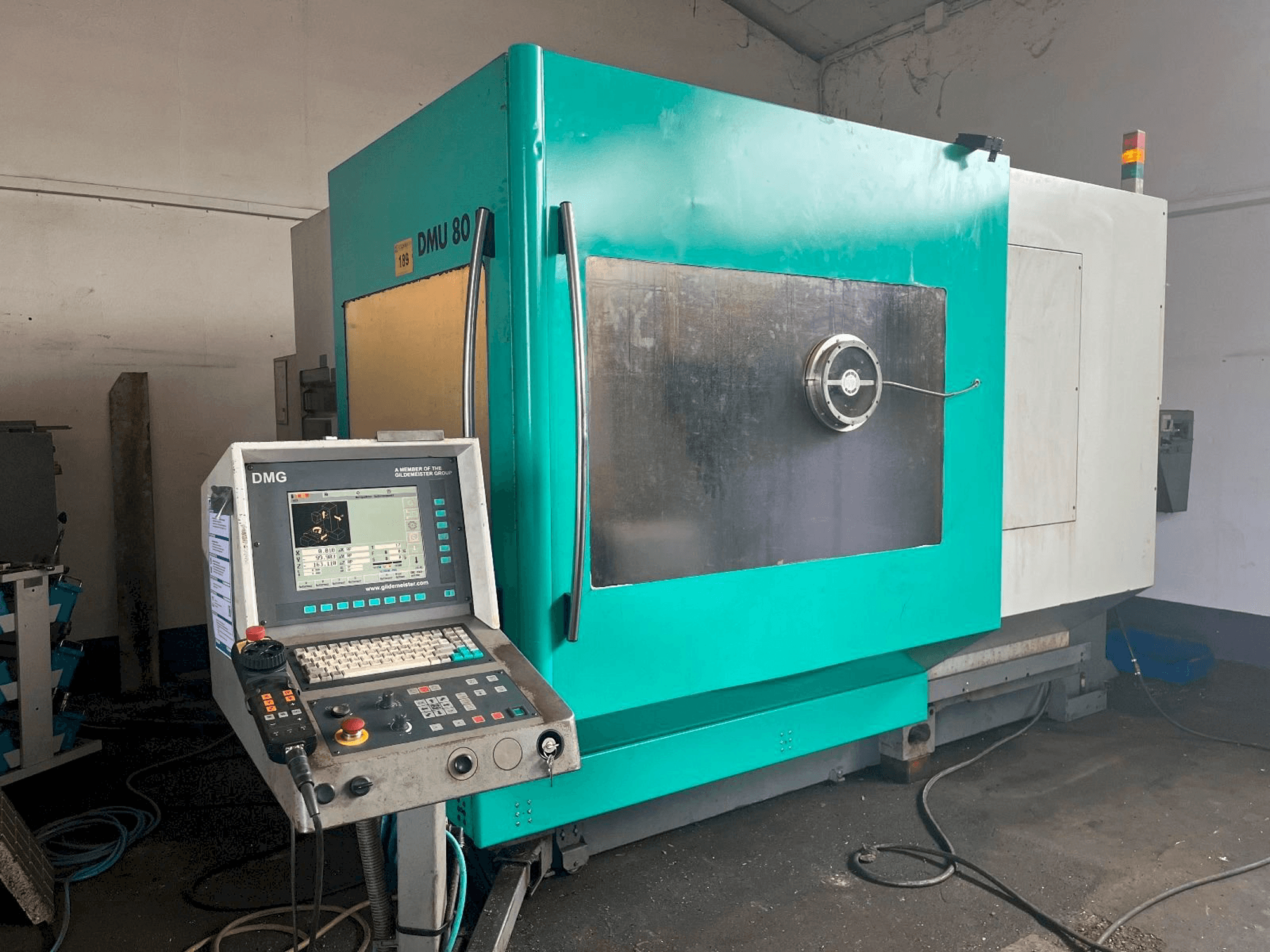 Makine DMG Deckel Maho DMU 80 P - Önden görünüm