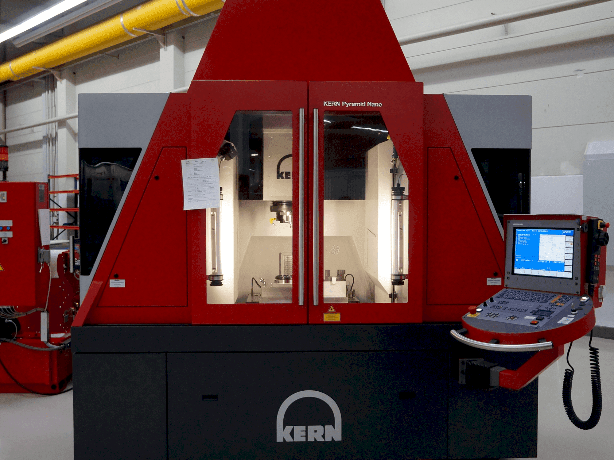 Makine KERN Pyramid Nano (2013) - Önden görünüm