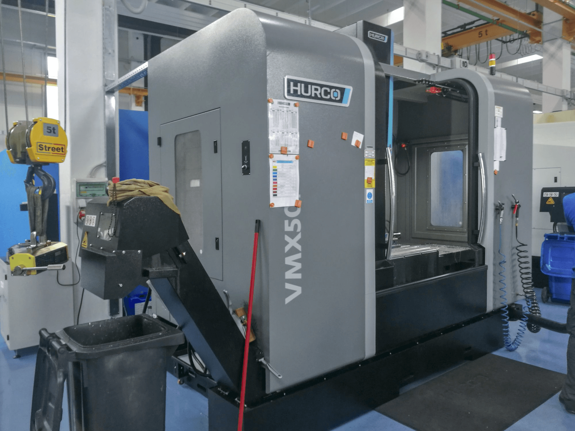 Makine Hurco - Sol görünüm VMX 50i
