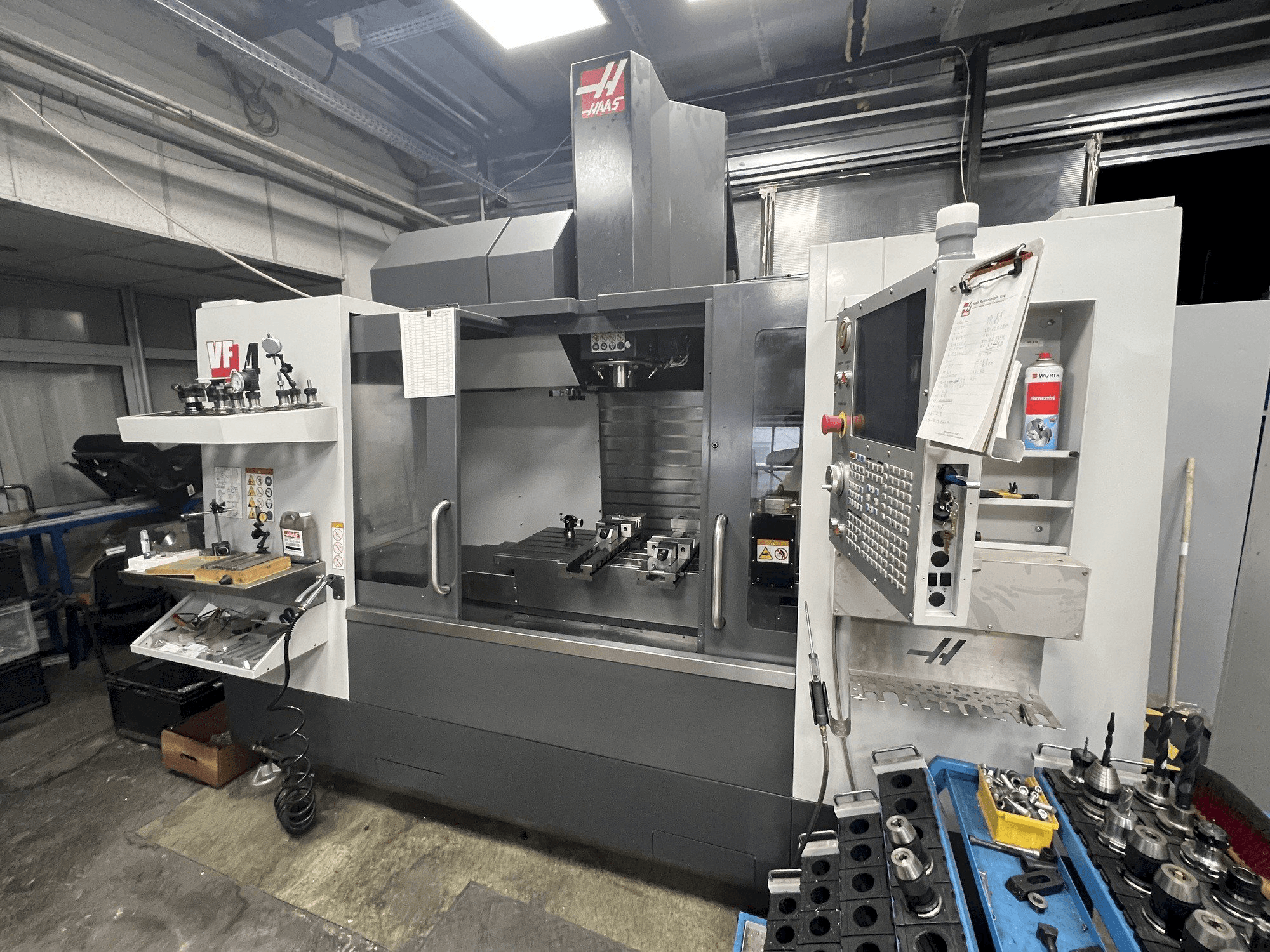 Makine HAAS VF-4 - Önden görünüm