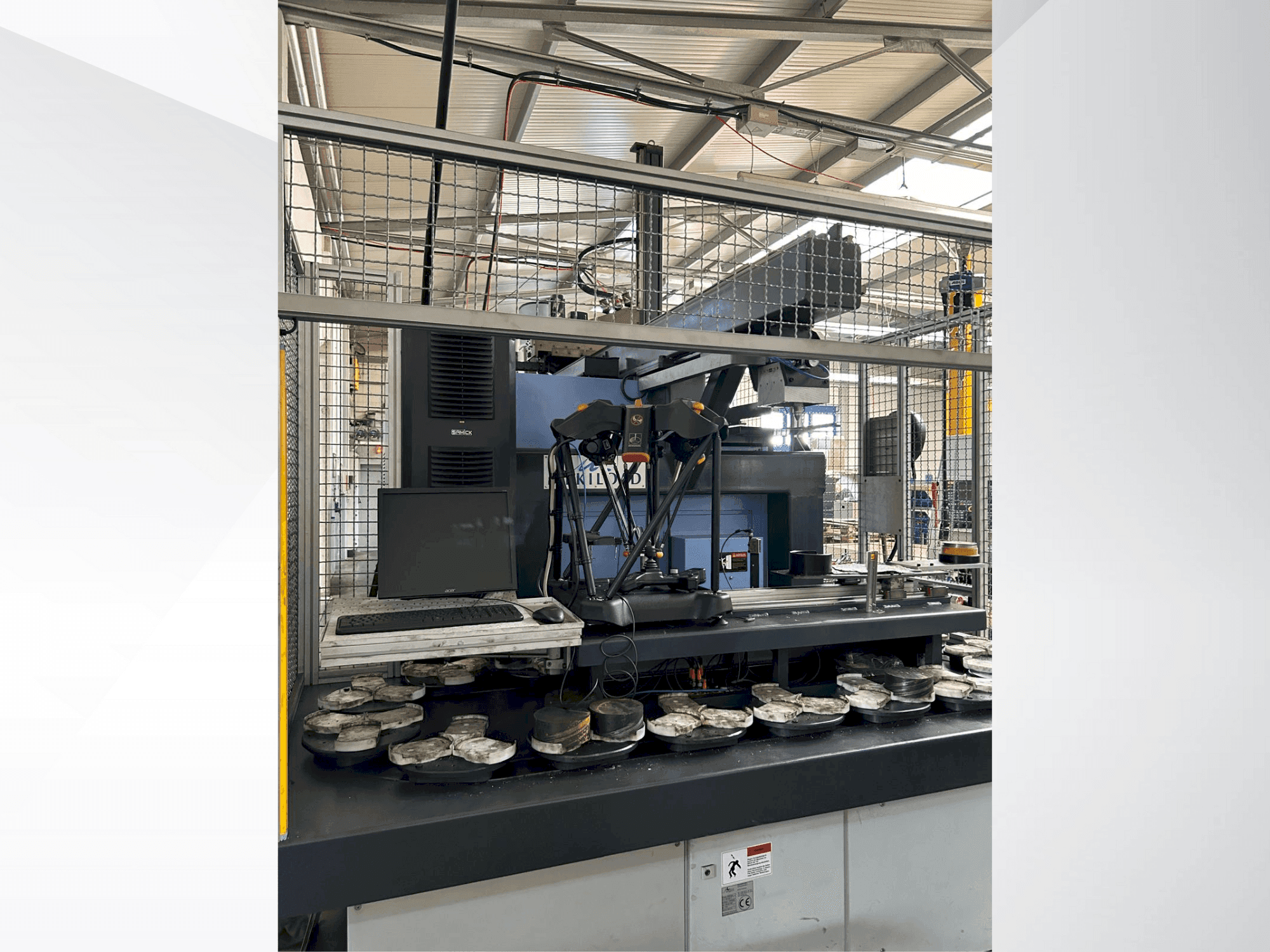 Makine DOOSAN Puma 2600 SY II - Yan görünüm