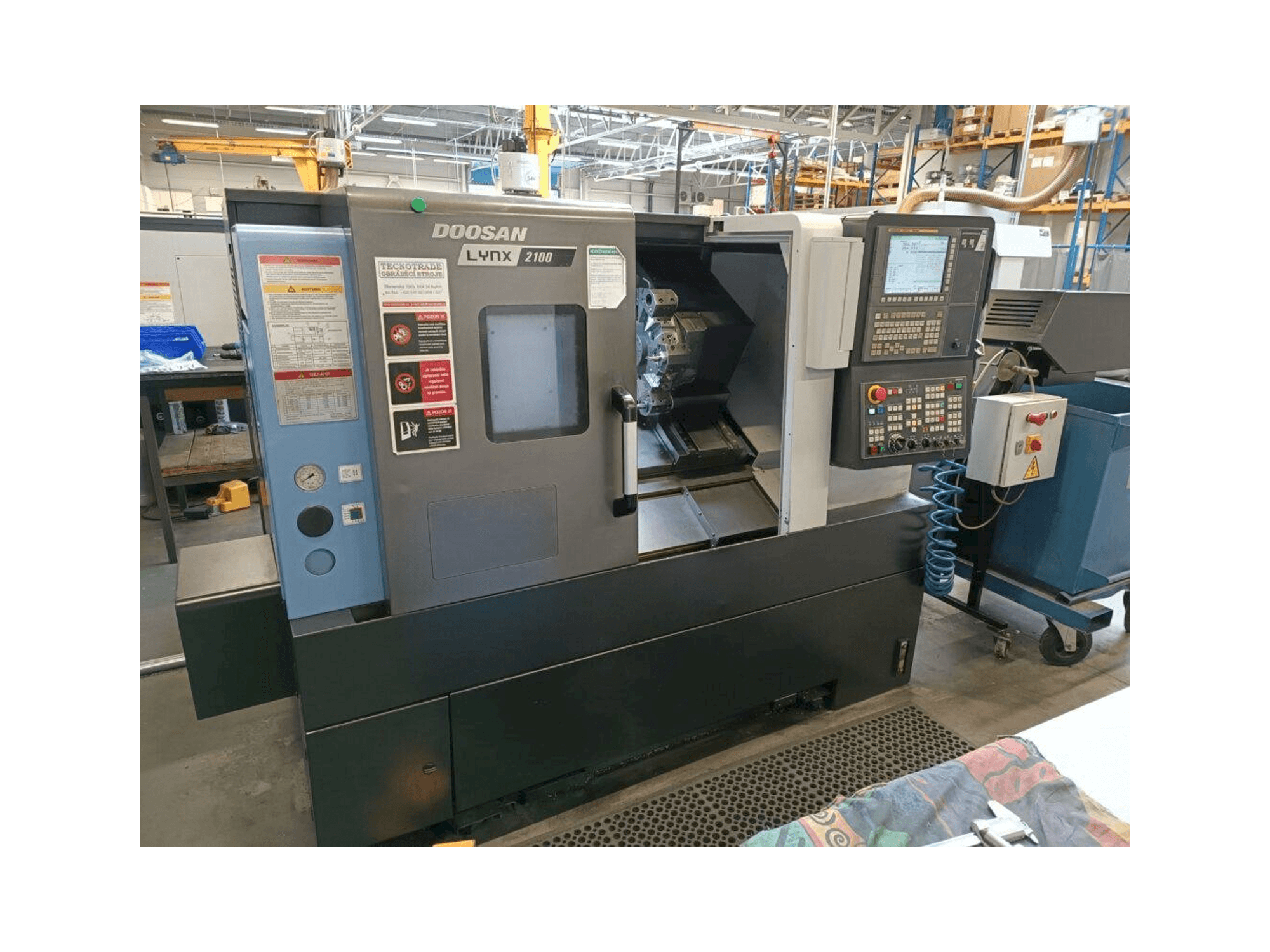 Makine DOOSAN Lynx 2100A - Önden görünüm