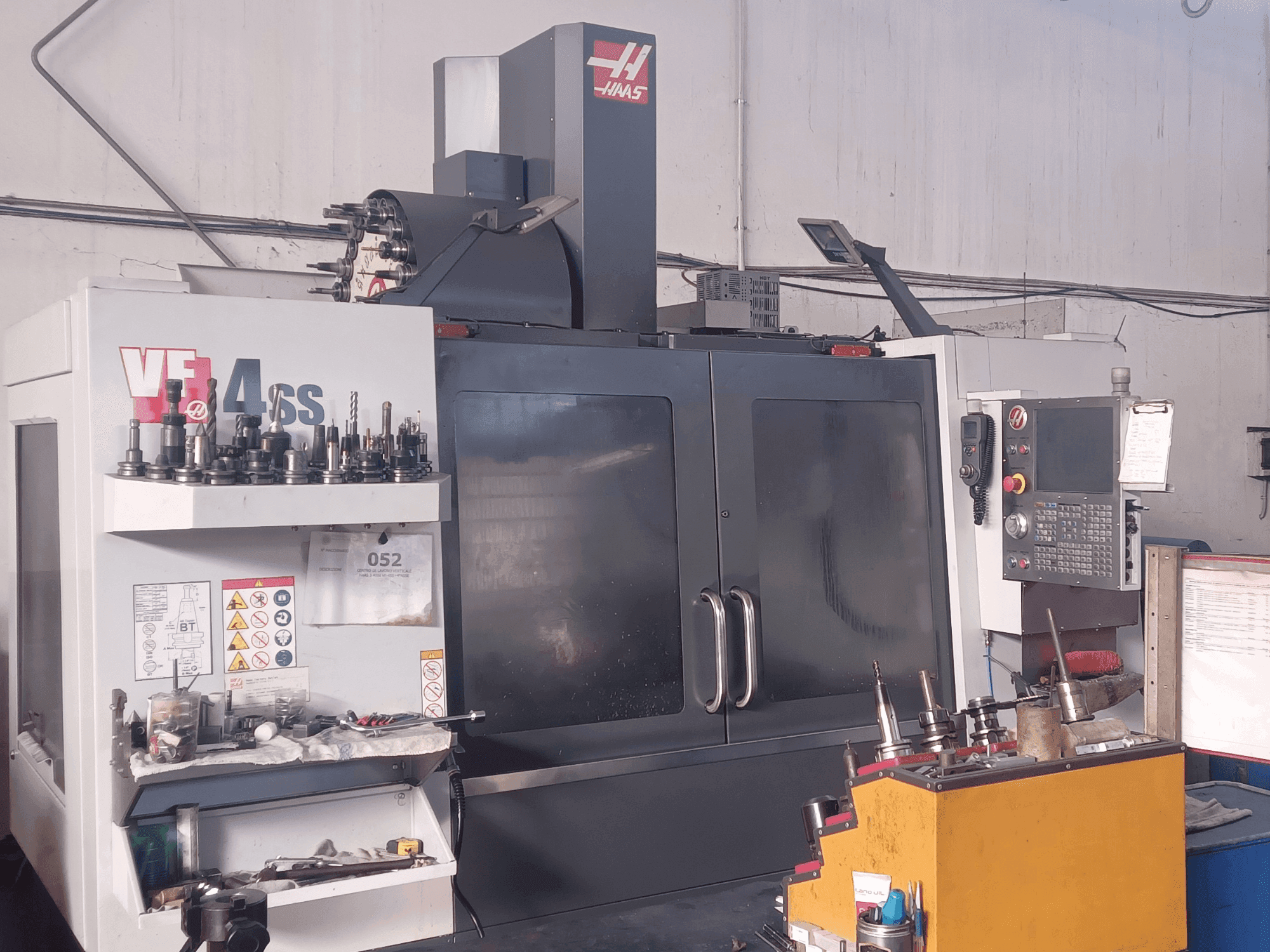 Makine HAAS VF-4SS - Önden görünüm