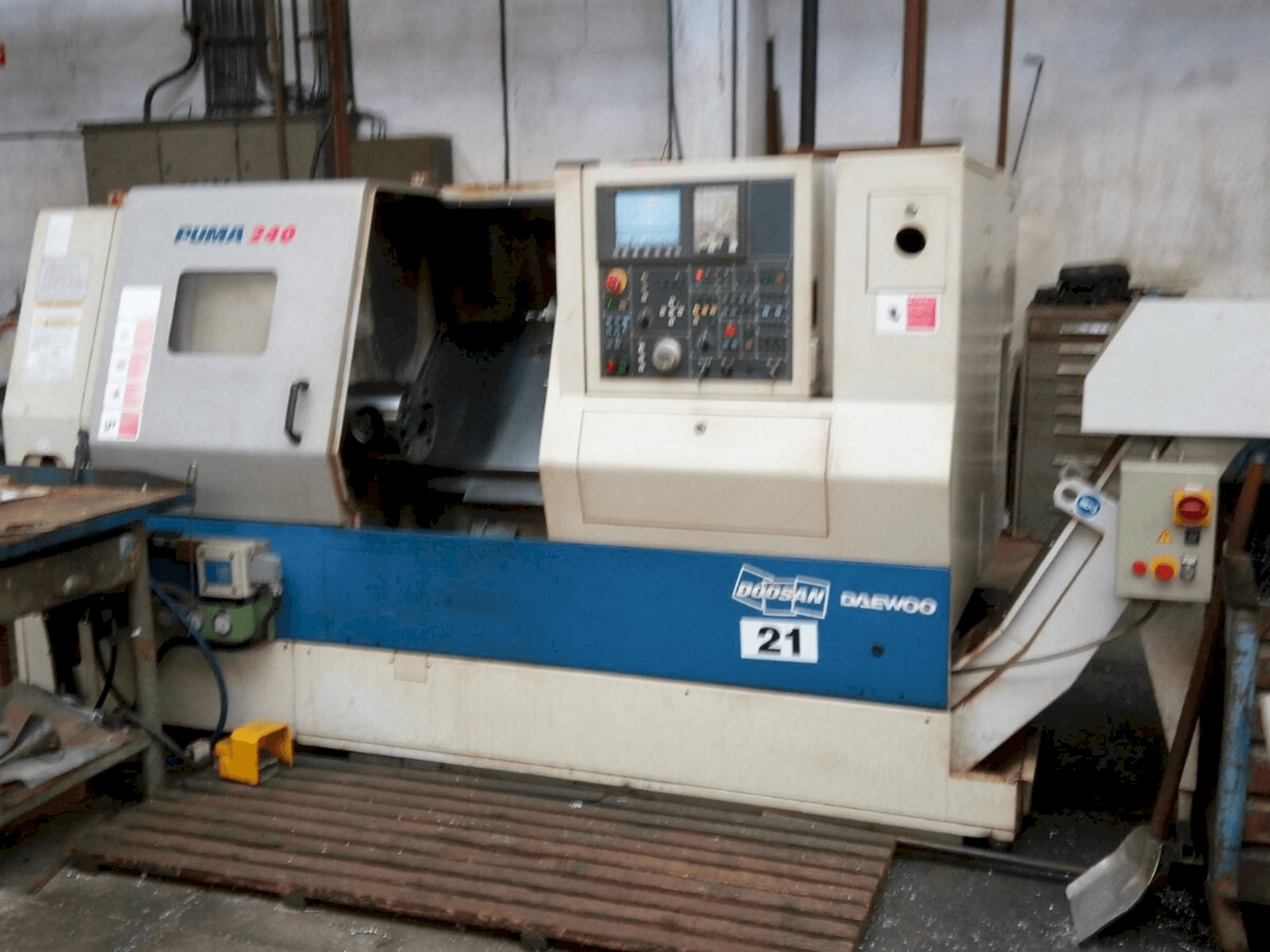 Makine Doosan Puma 240B - Önden görünüm