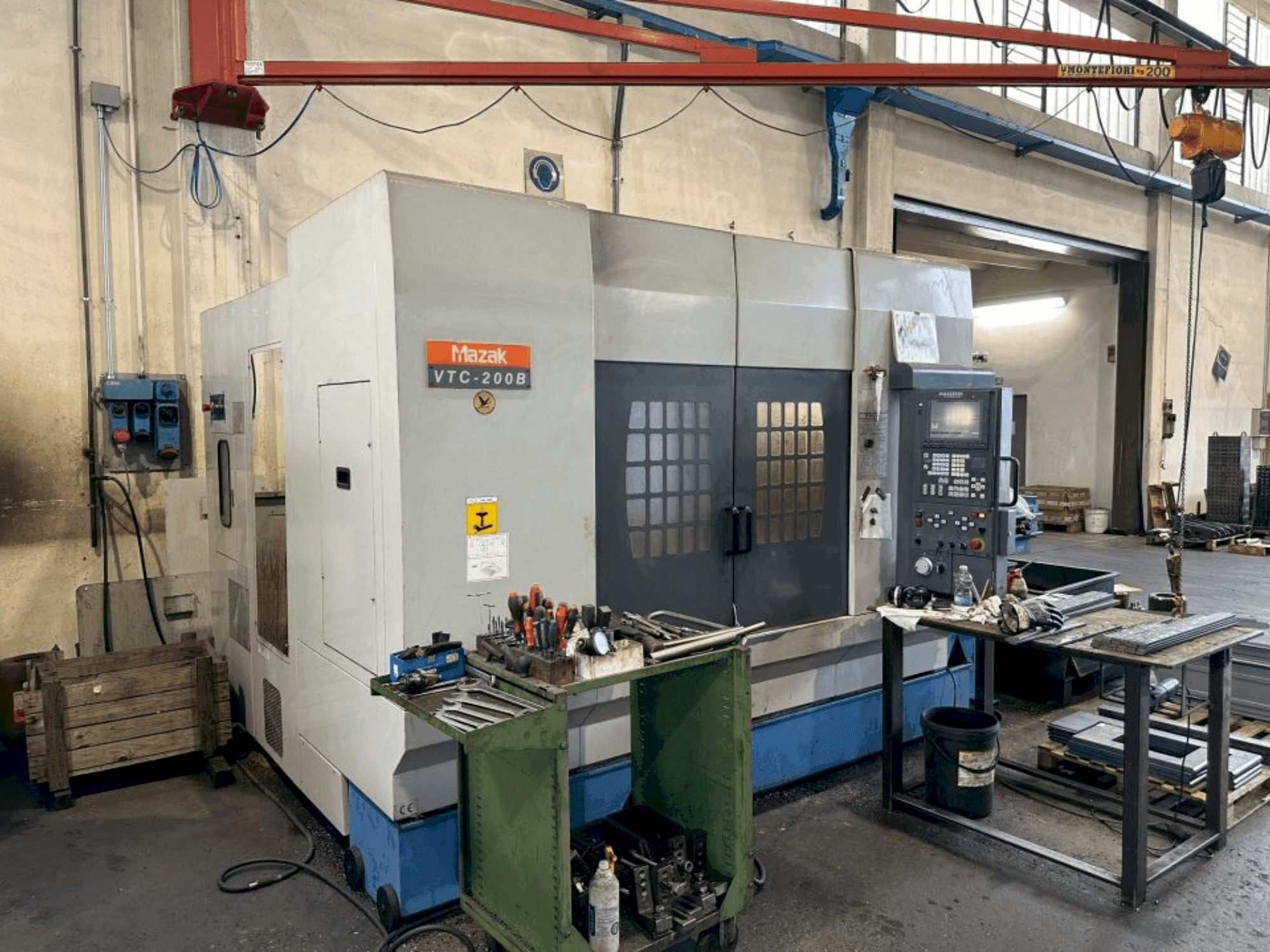 Makine Mazak VTC 200B - Önden görünüm