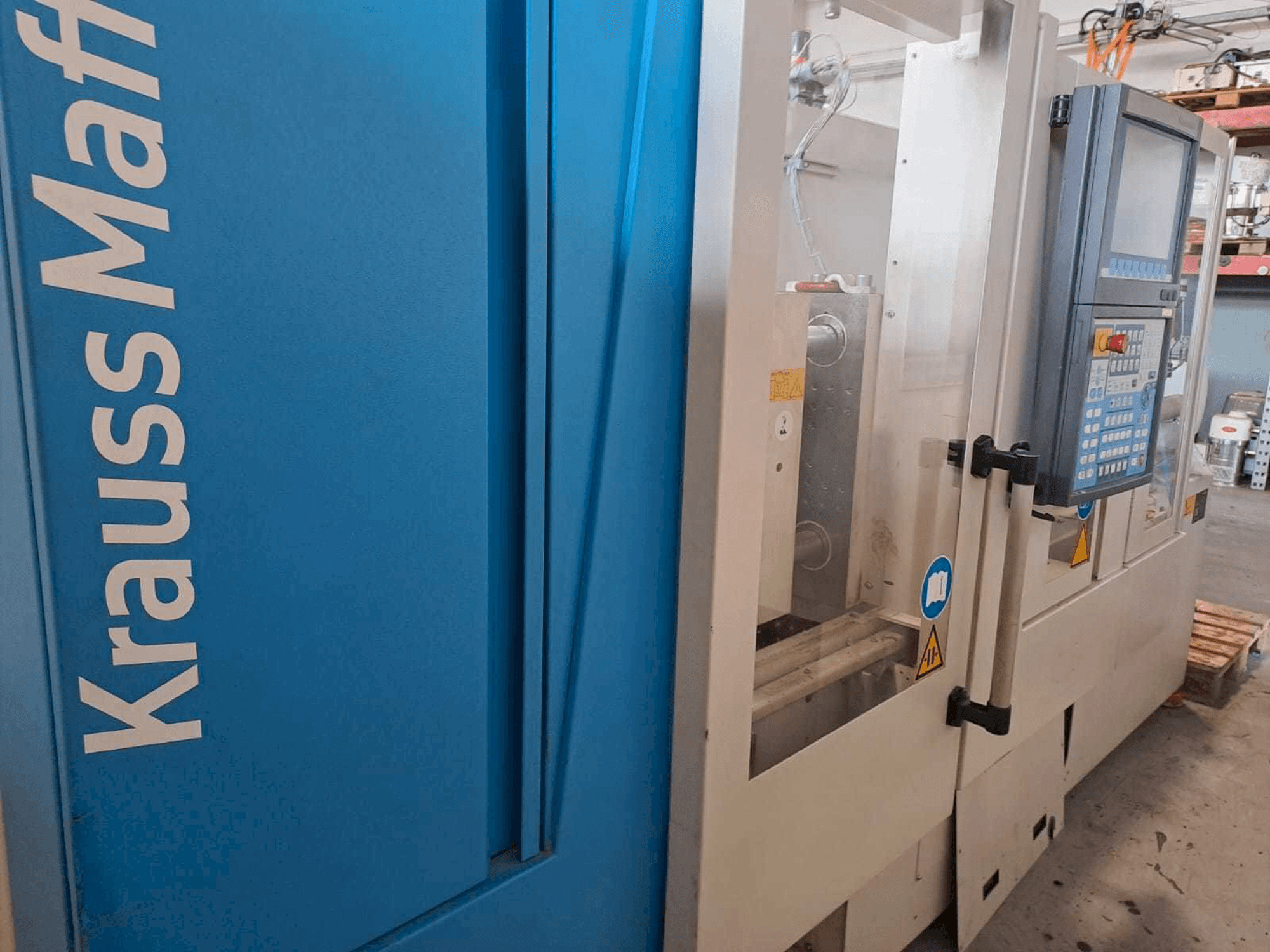 Makine Krauss Maffei 35-180CX - Önden görünüm