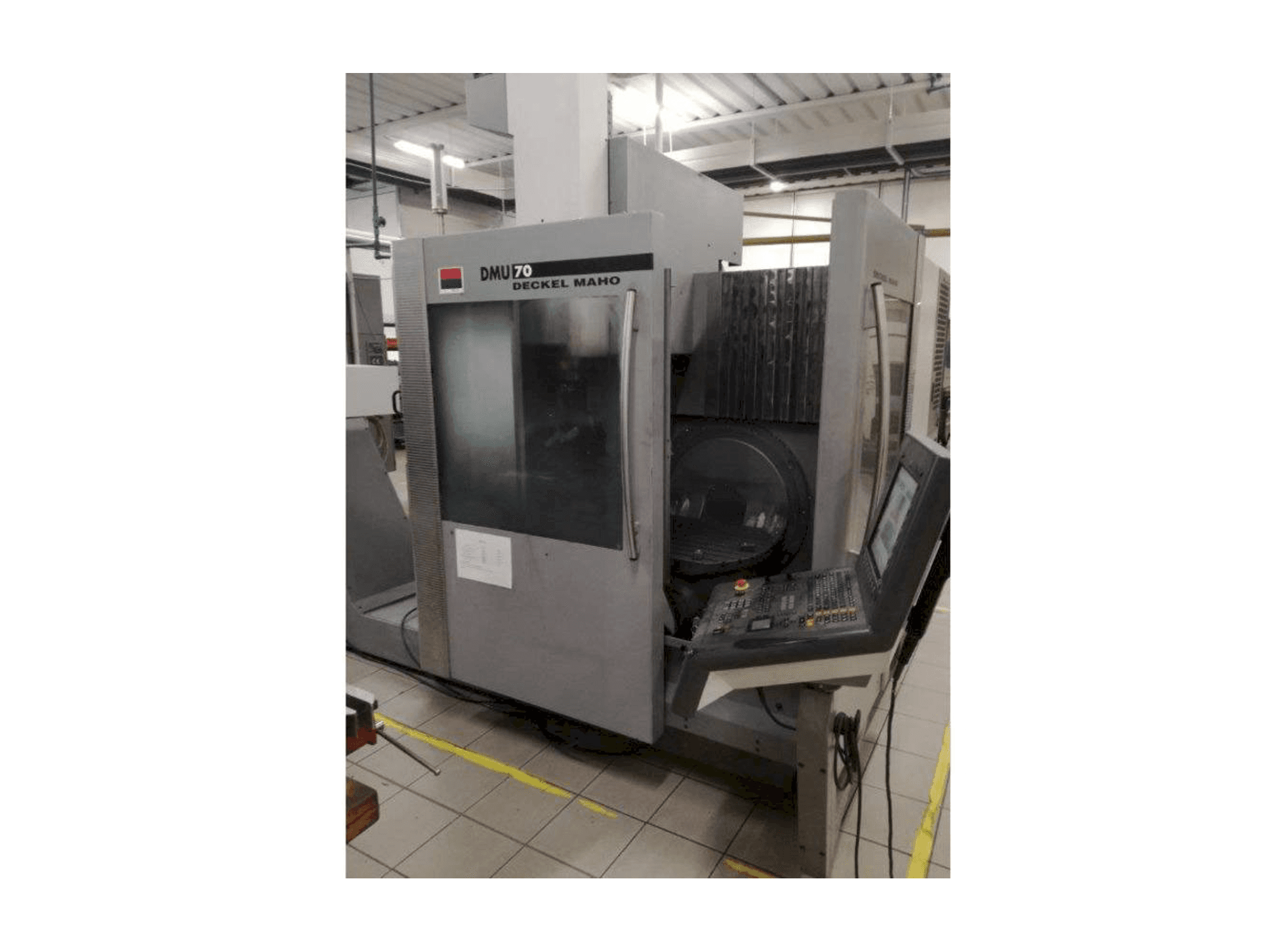 Makine DECKEL MAHO DMU 70 - Önden görünüm