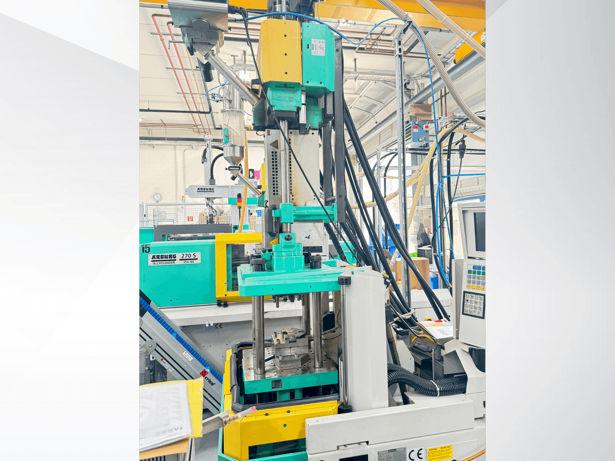 Makine Arburg 220 S 150-60U - Önden görünüm