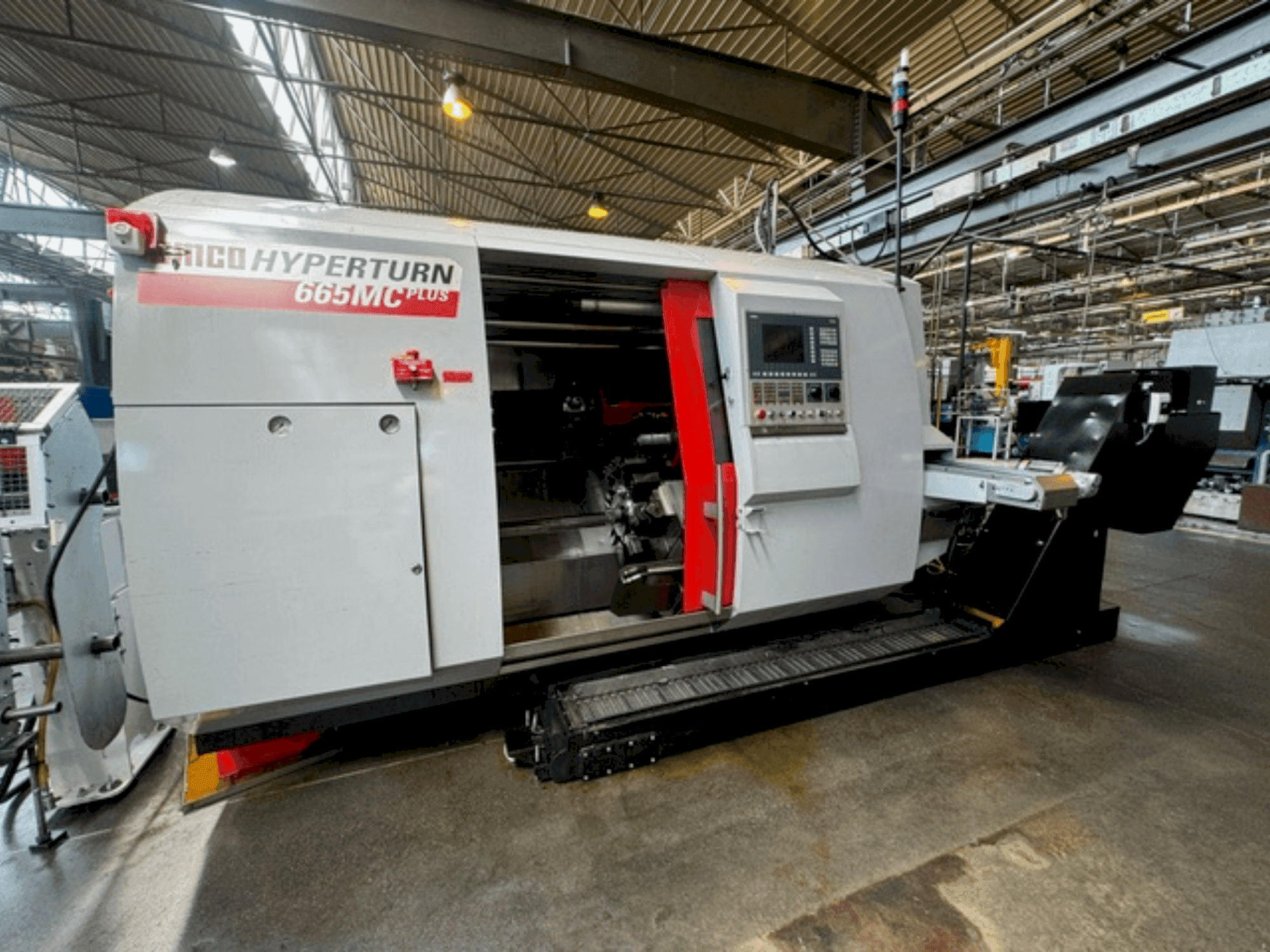 Makine EMCO HYPERTURN 665 MC PLUS - Önden görünüm