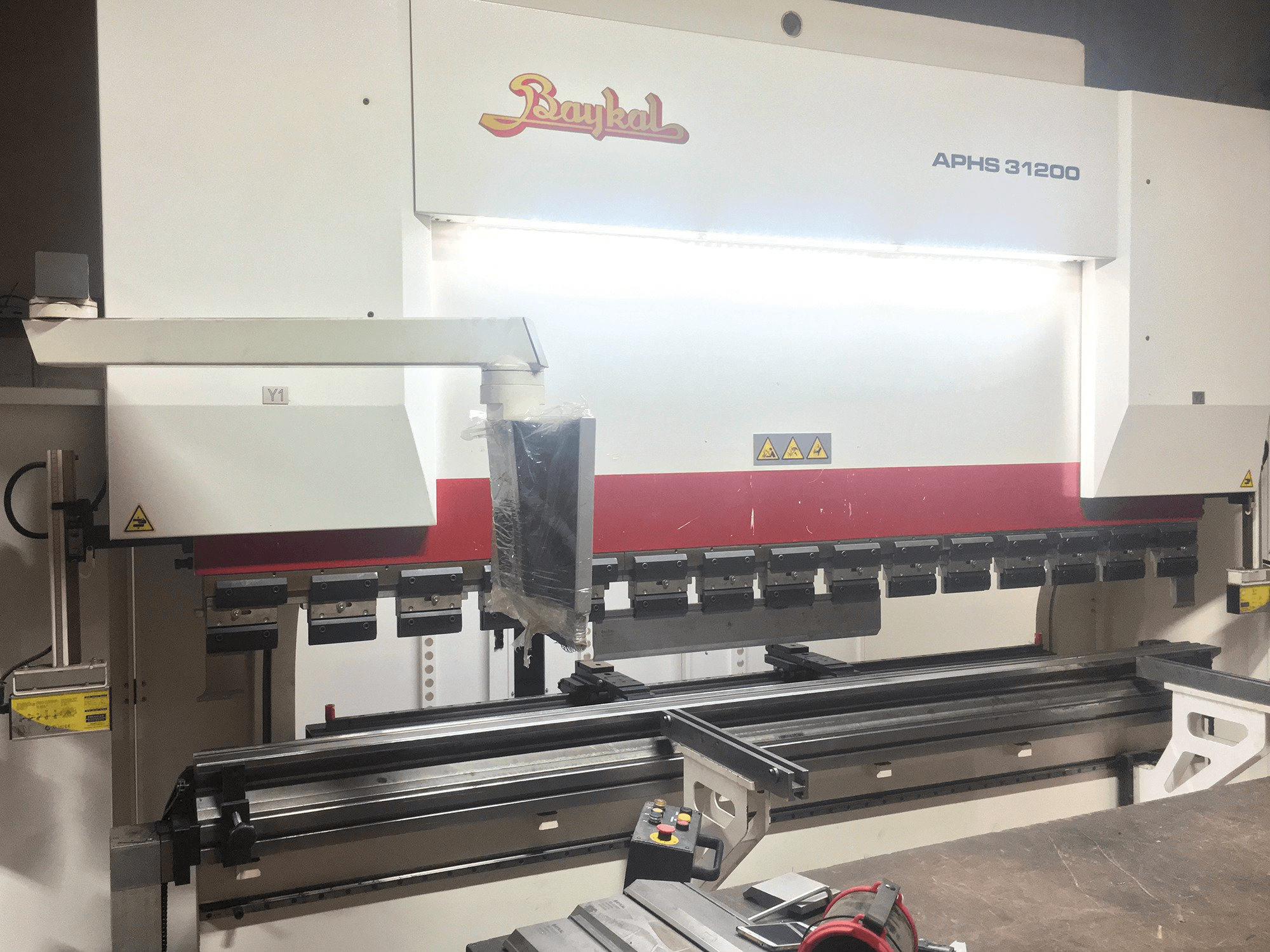 Makine Baykal APHS 31200 - Önden görünüm