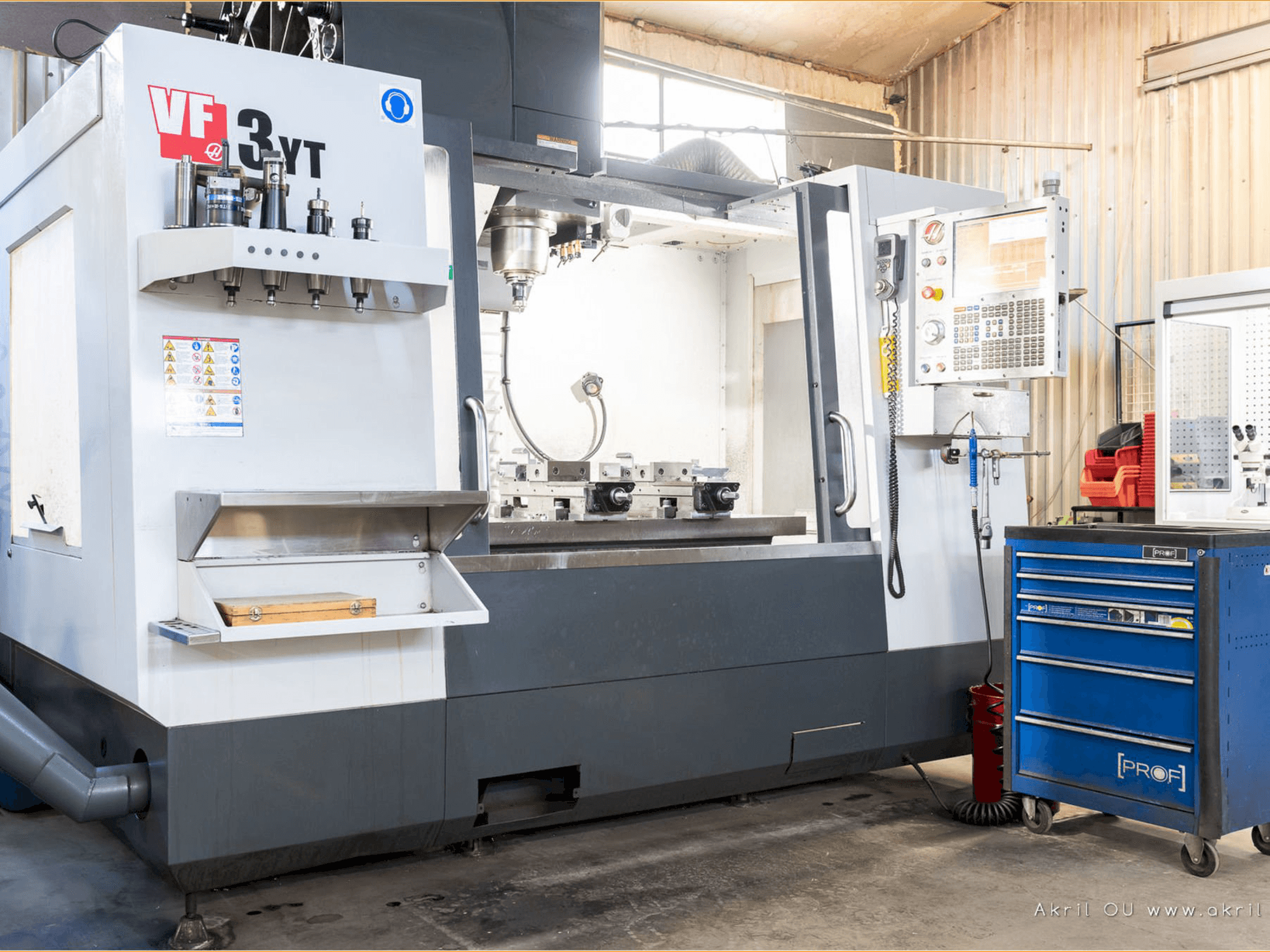 Makine HAAS VF3-YT/50 - Önden görünüm