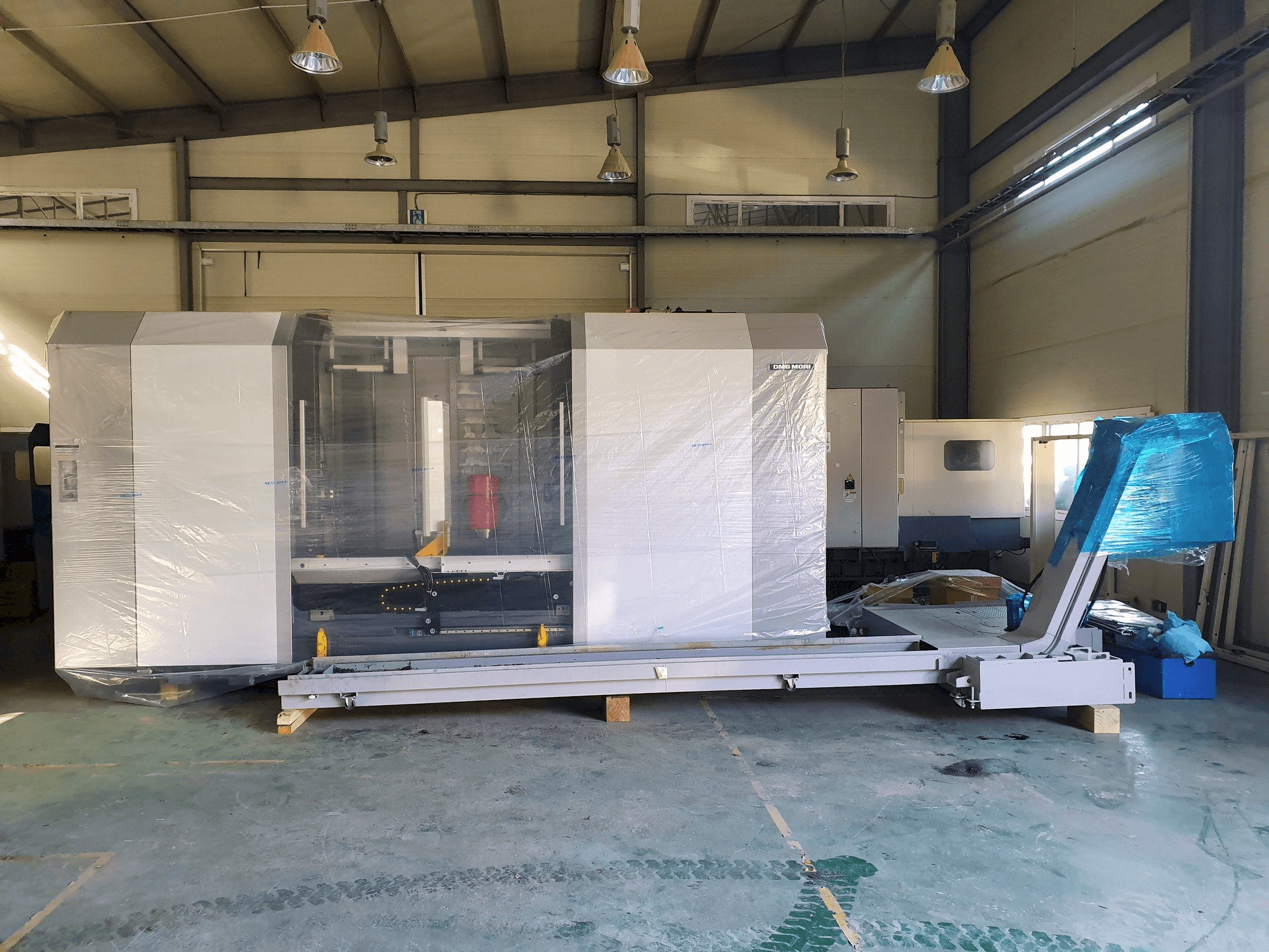 Makine DMG MORI NT4300DCG/1500 - Önden görünüm