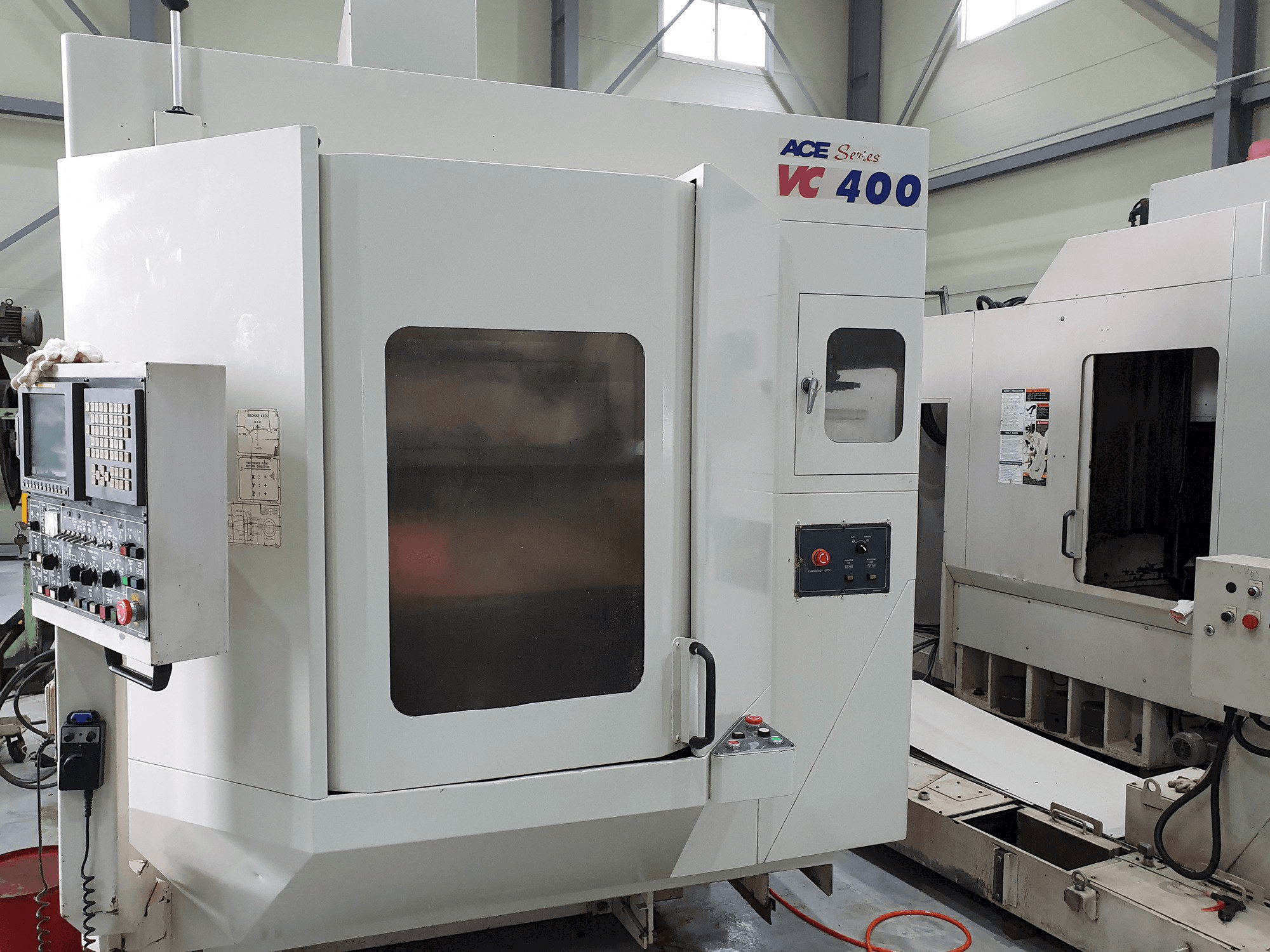 Makine DAEWOO Doosan Ace VC400 - Önden görünüm