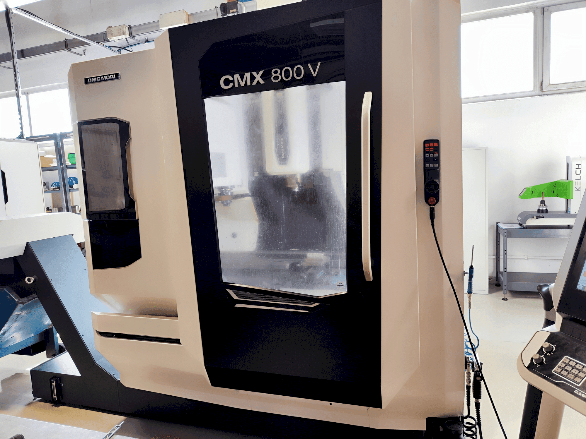 Makine DMG CMX 800 V - Önden görünüm