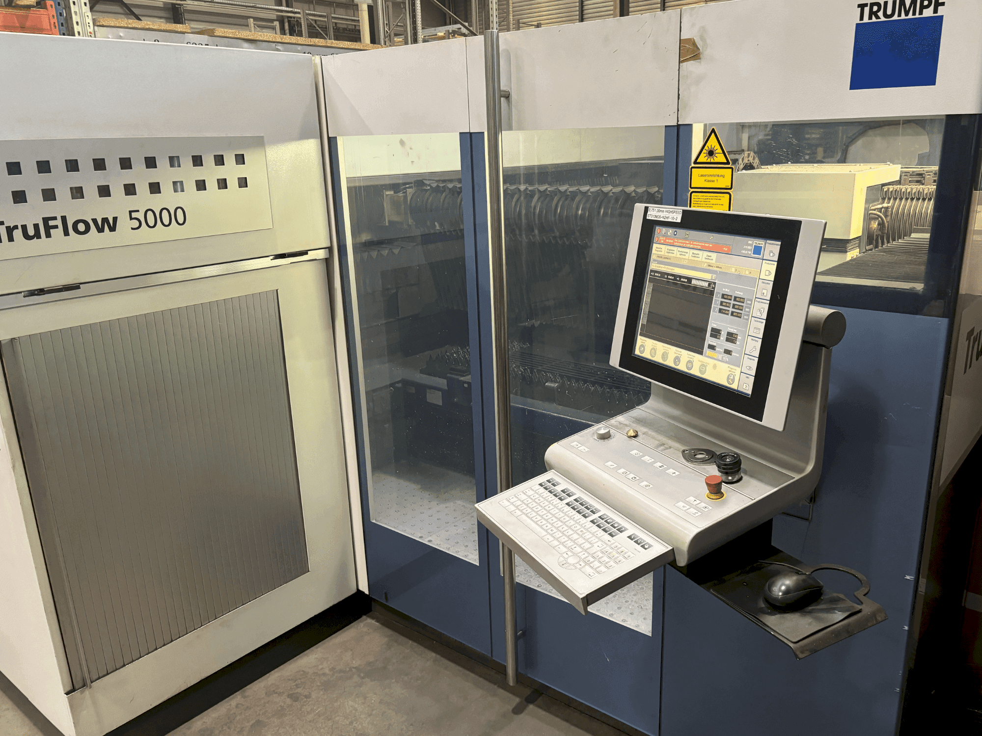 Makine TRUMPF TruLaser 3030 - Önden görünüm