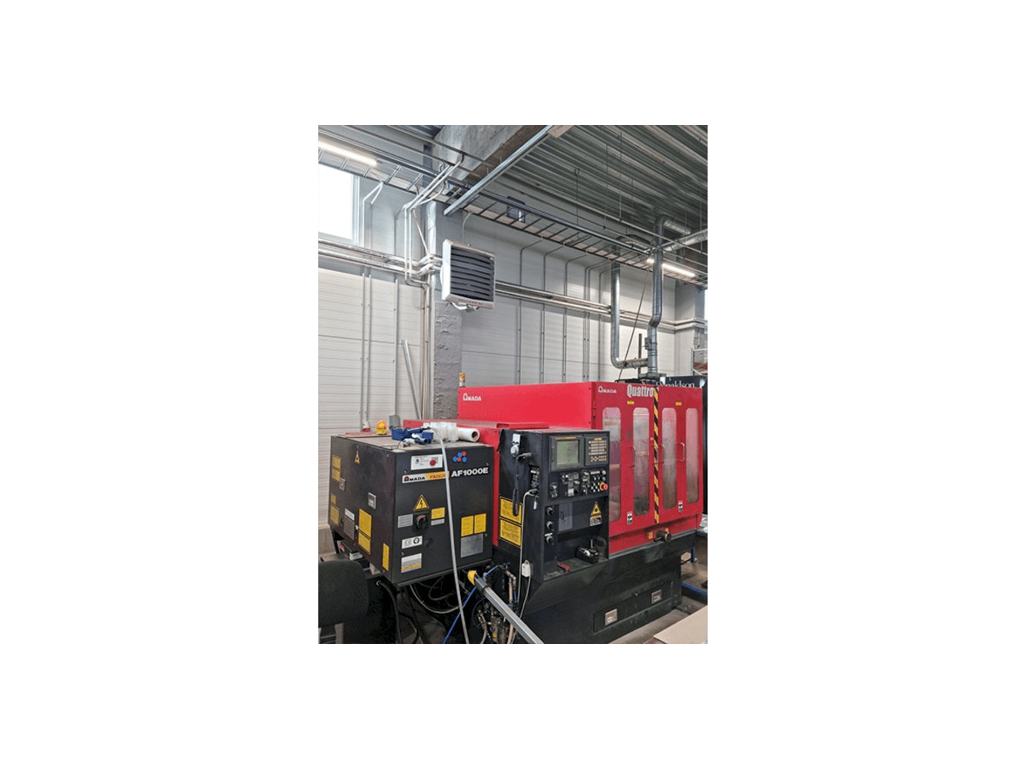 Makine AMADA Quattro - Sol taraftaki görüntü