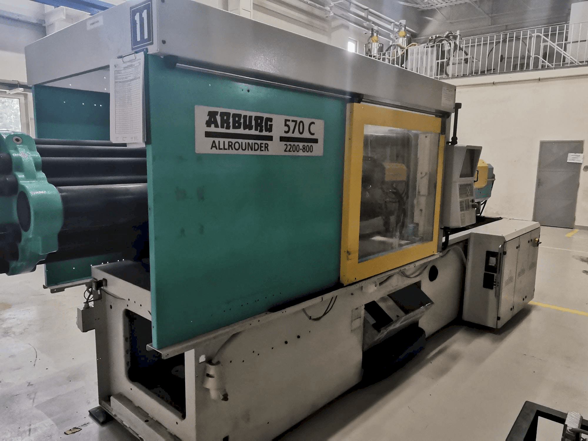 Makine Arburg 570C 2200 - 800 - Önden görünüm