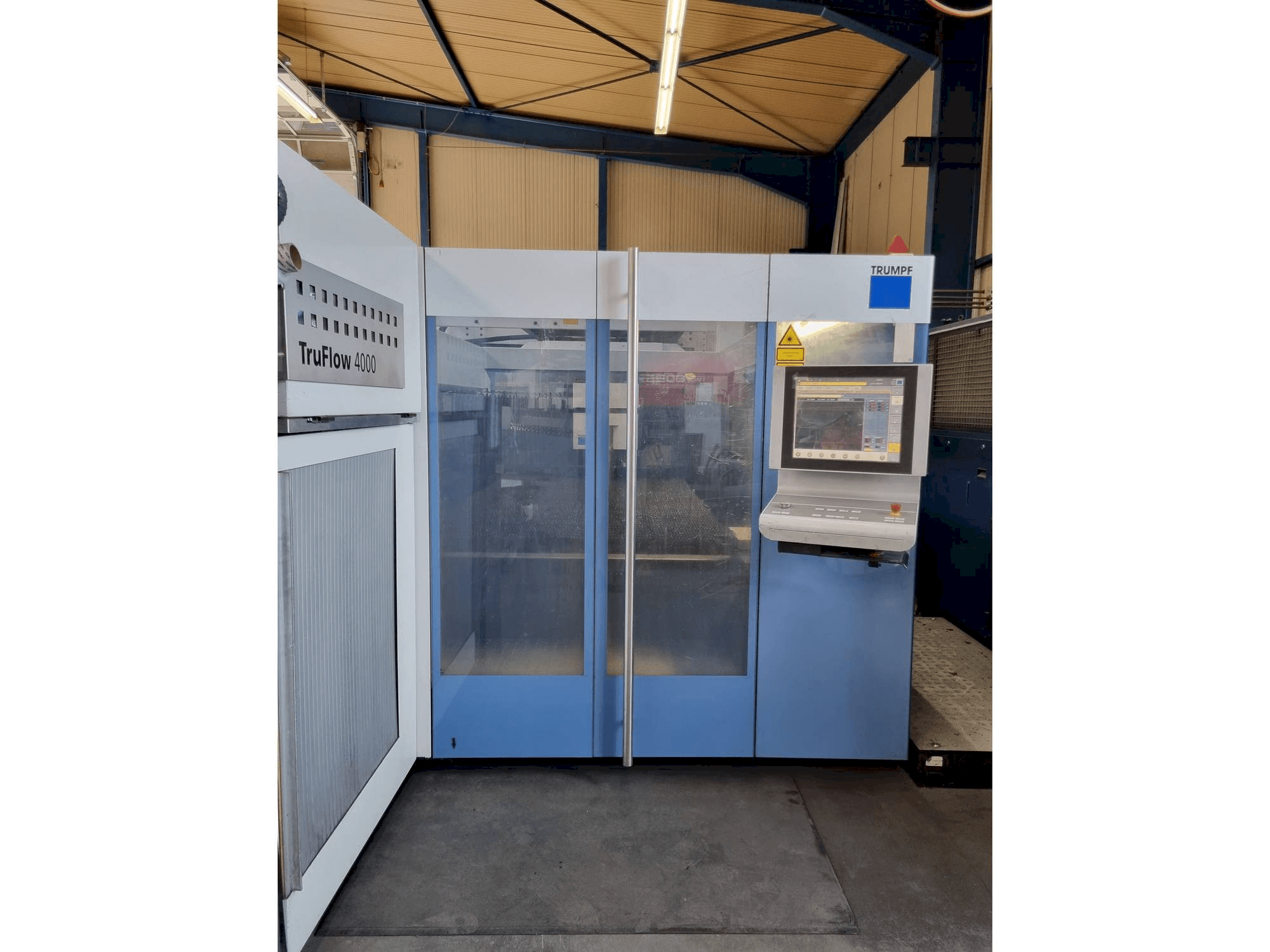 Makine Trumpf TruLaser 3030 - Önden görünüm