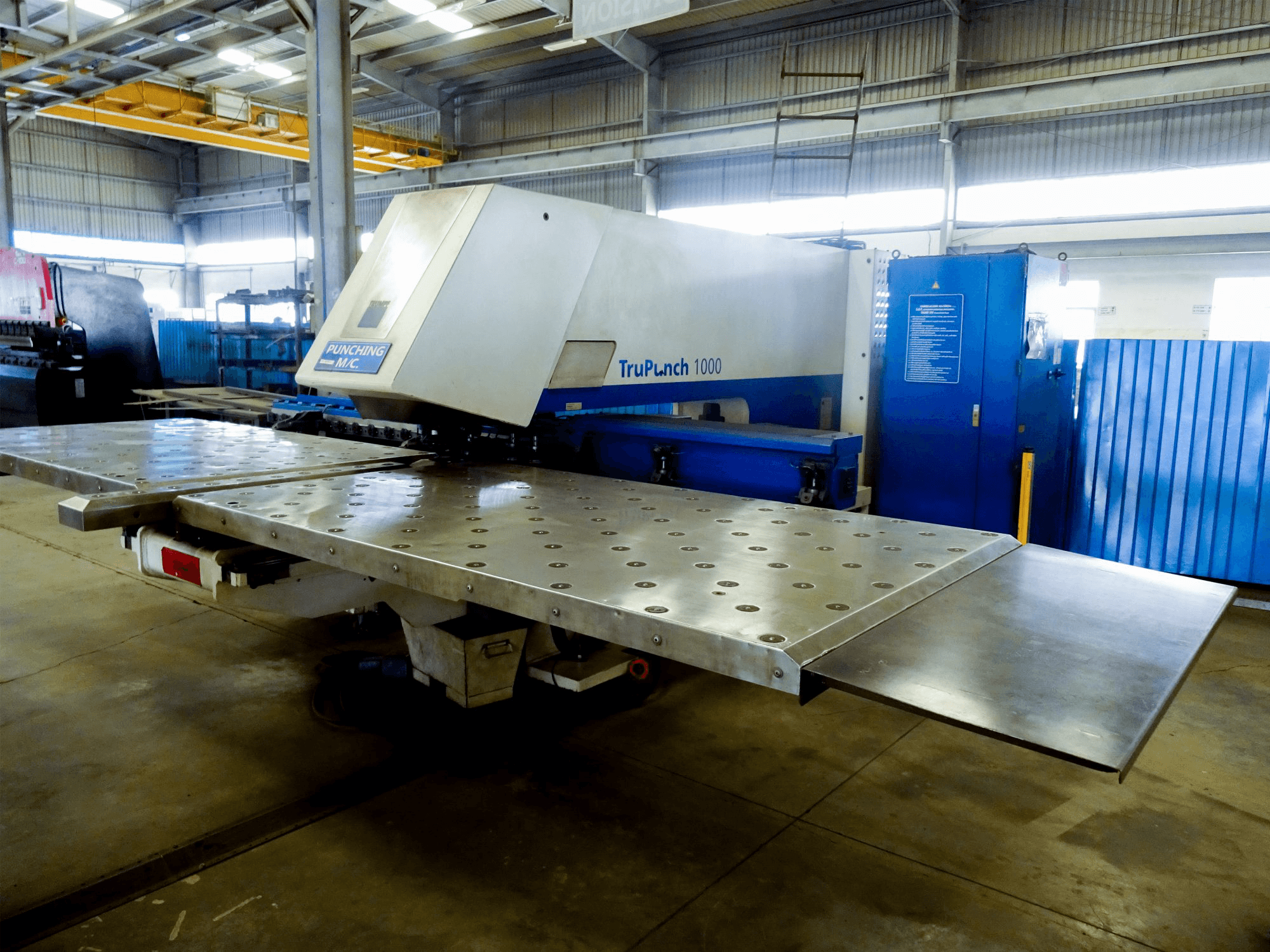 Makine Trumpf - Sağdan görünüm TruPunch 1000