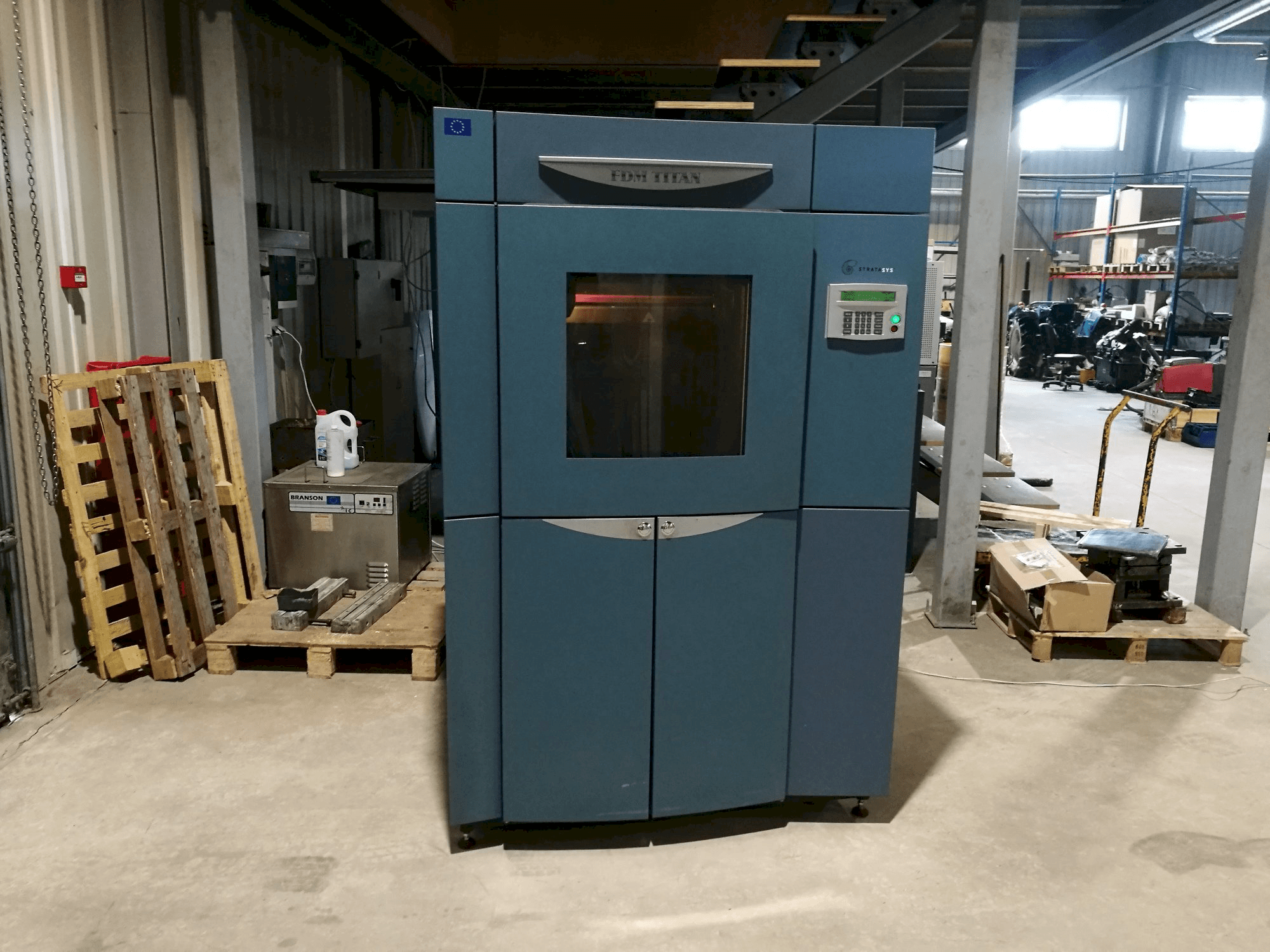 Makine Stratasys FDM Titan - Önden görünüm
