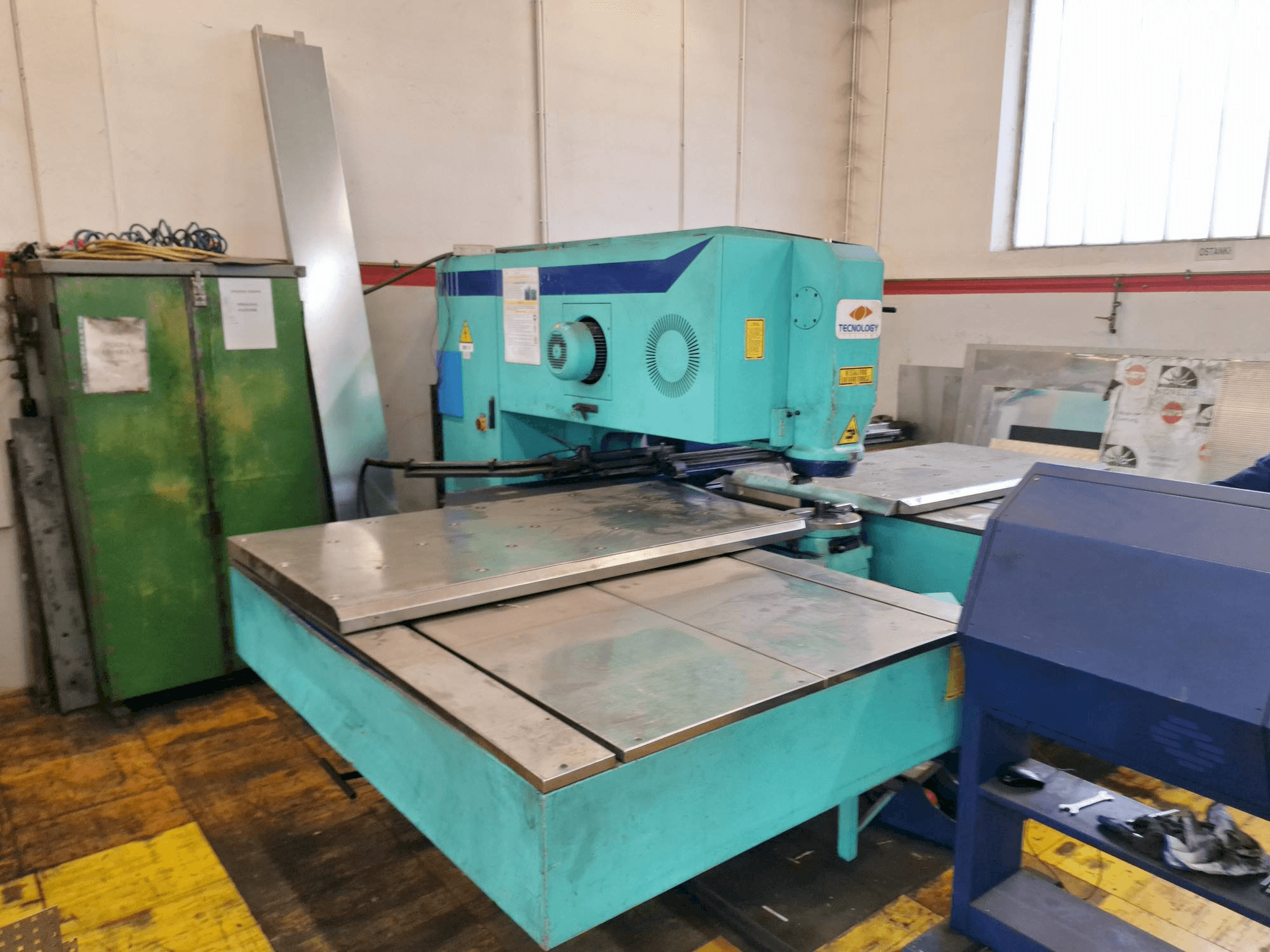 Makine ITALIAN TECNOLOGY 30 C.S.M. 1000 - Önden görünüm