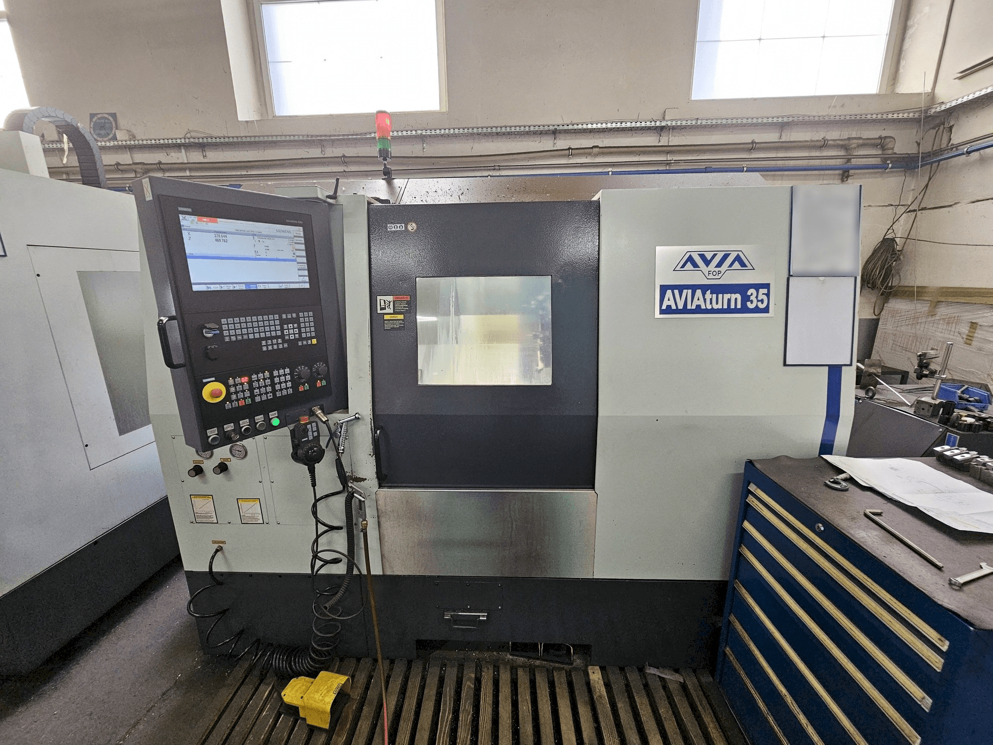 Makine Avia AVIAturn 35 - Önden görünüm