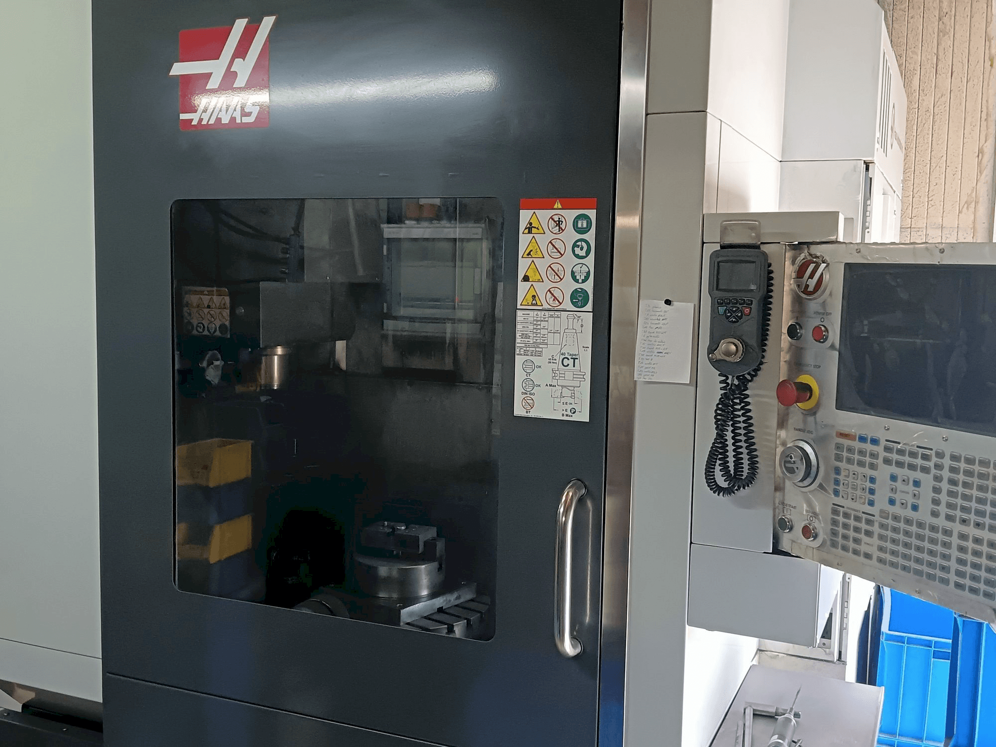 Makine HAAS UMC 750 - Önden görünüm