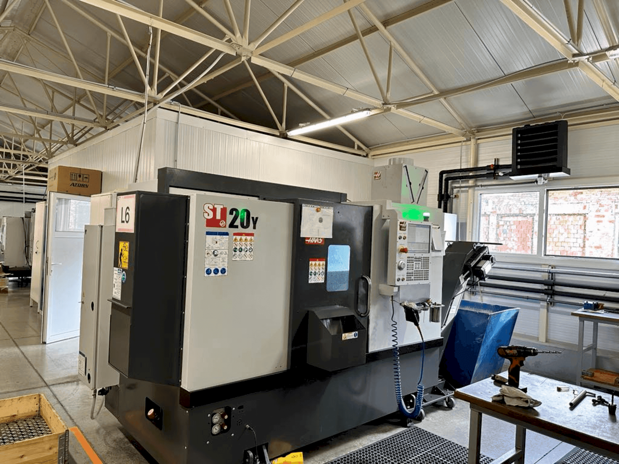 Makine HAAS ST-20Y - Önden görünüm