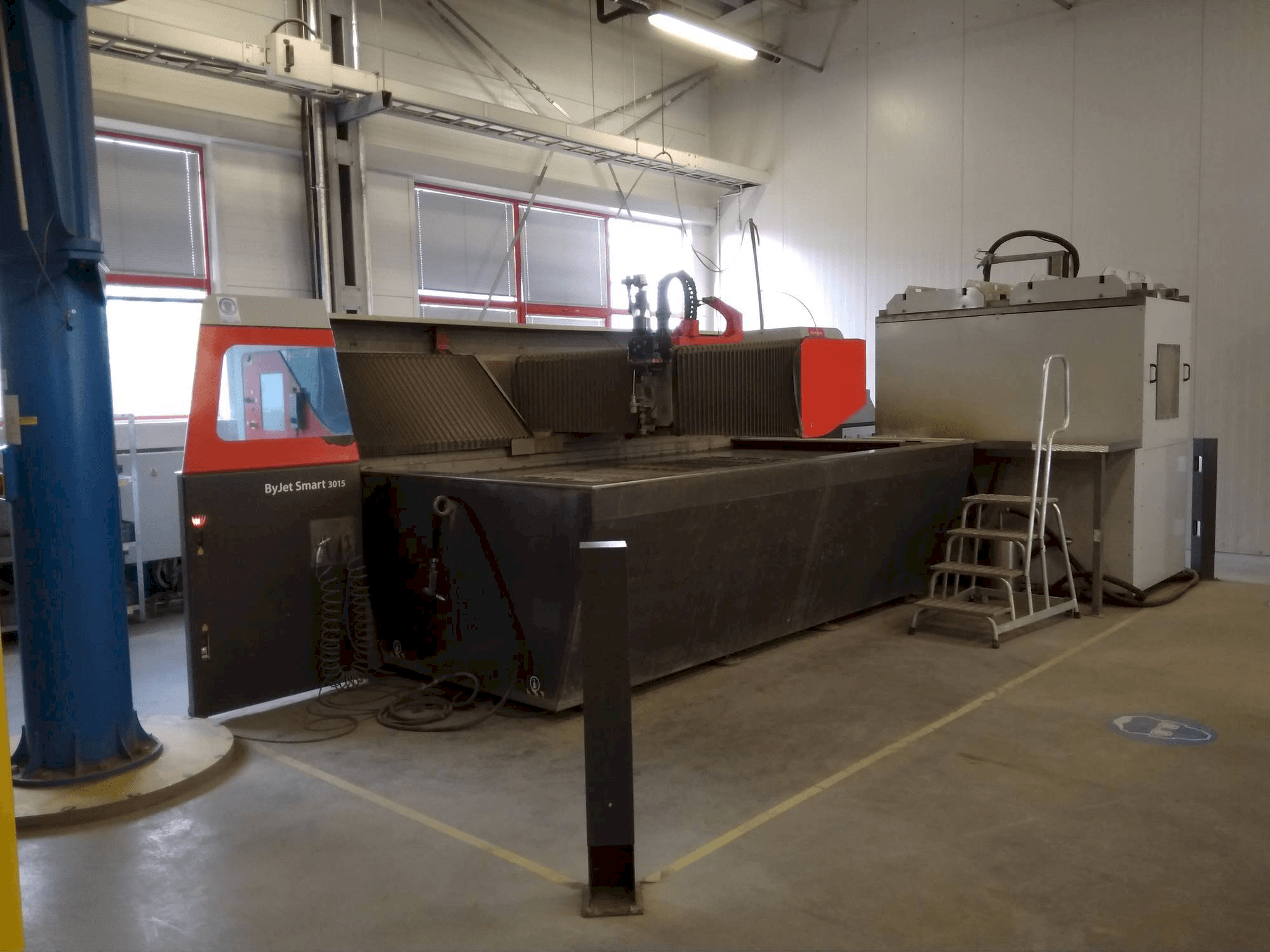 Makine Bystronic ByJet Smart 3015 - Önden görünüm