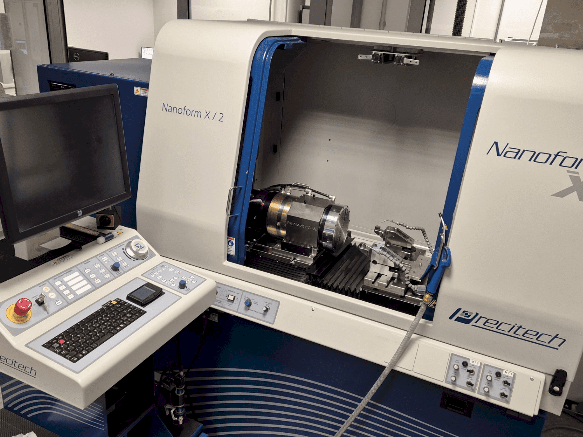 Makine PRECITECH Nanoform X - Önden görünüm