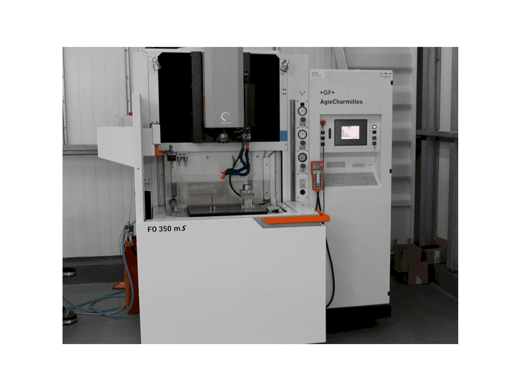 Makine AgieCharmilles FO350MS - Önden görünüm