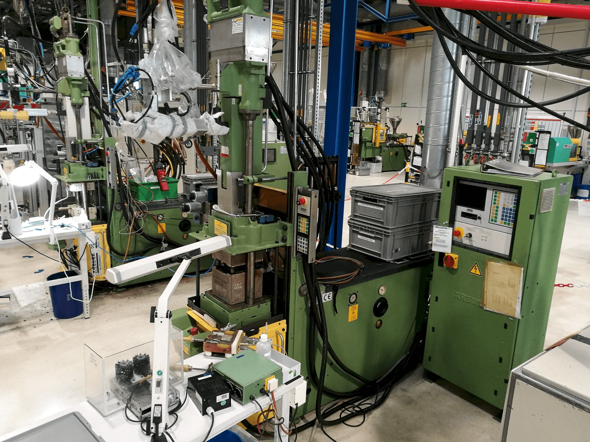 Makine Arburg 221M-350-75U - Önden görünüm