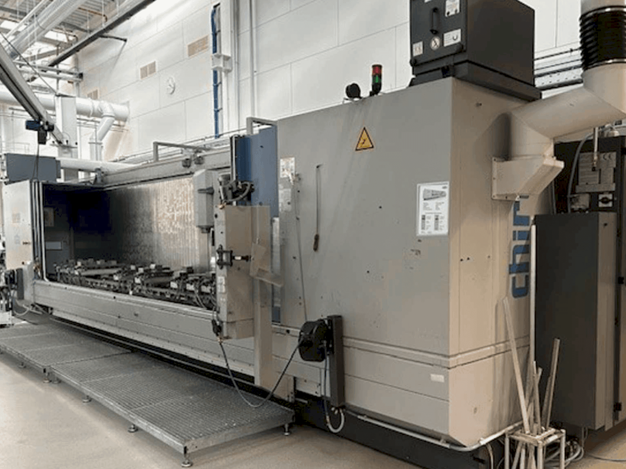 Makine CHIRON Mill 6000 SK - Önden görünüm