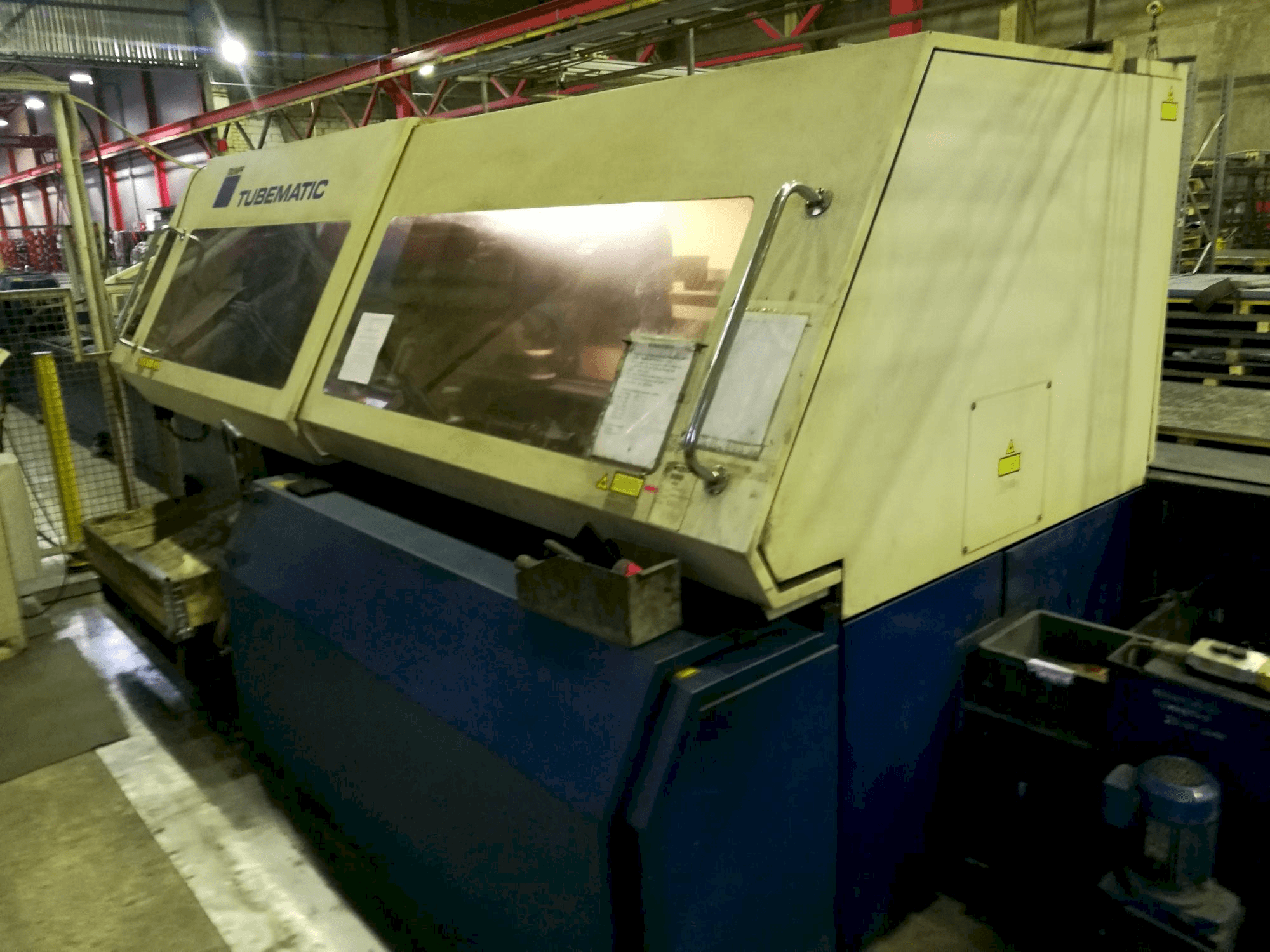 Makine Trumpf Tubematic - Sağ taraf görünümü