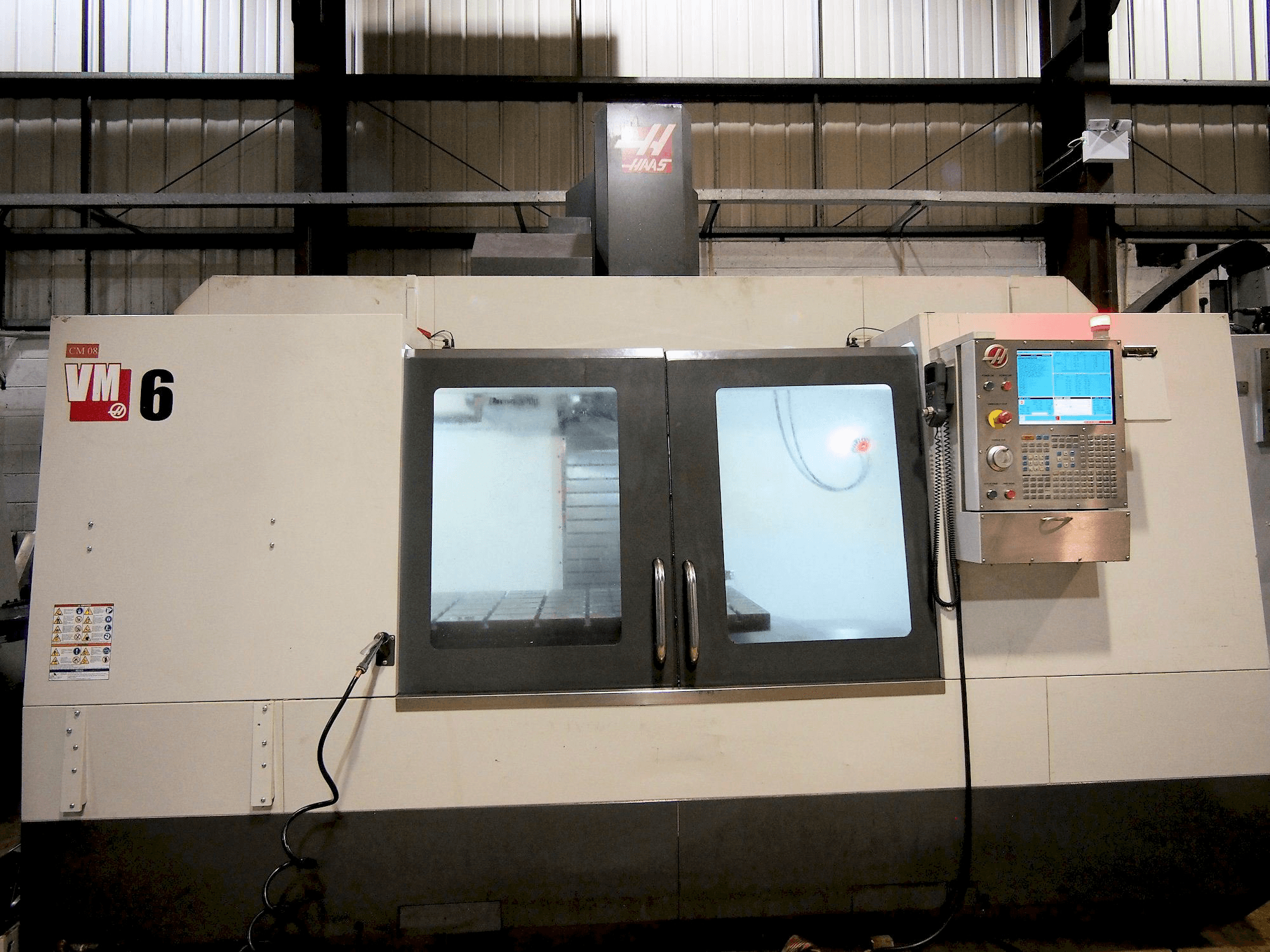 Makine HAAS VM-6 - Önden görünüm