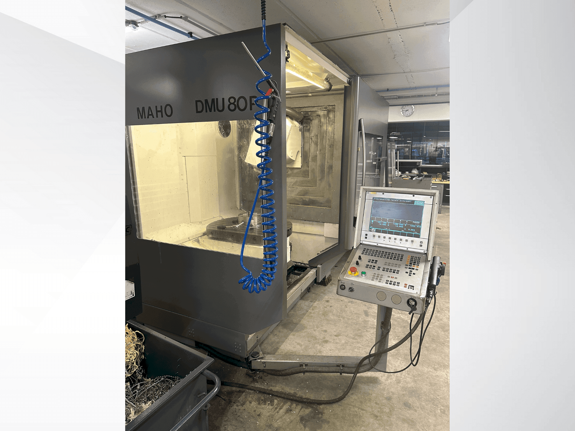 Makine DECKEL MAHO DMU 80P - Önden görünüm