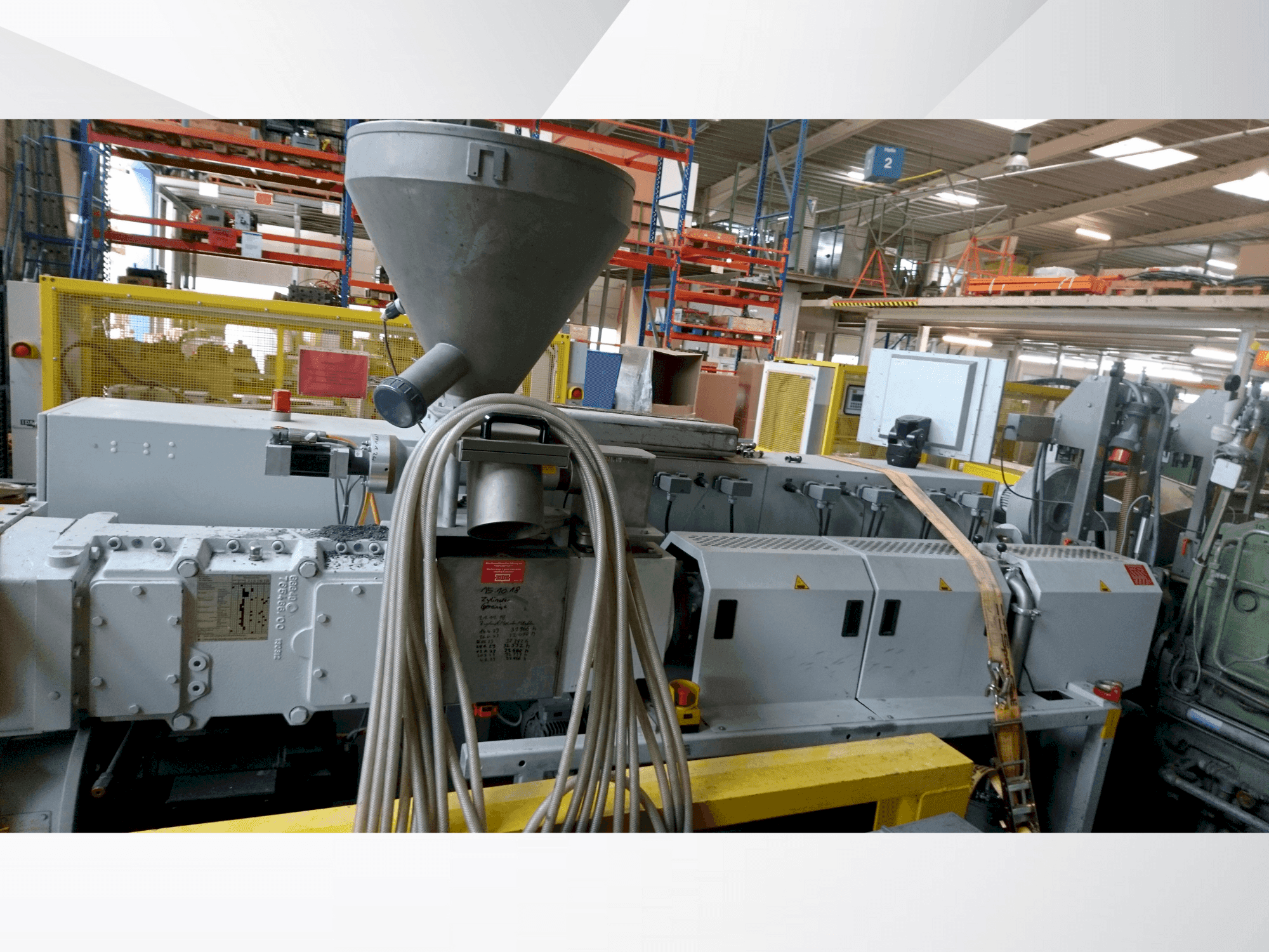 Makine Krauss Maffei KMD 75 XS/P - Önden görünüm