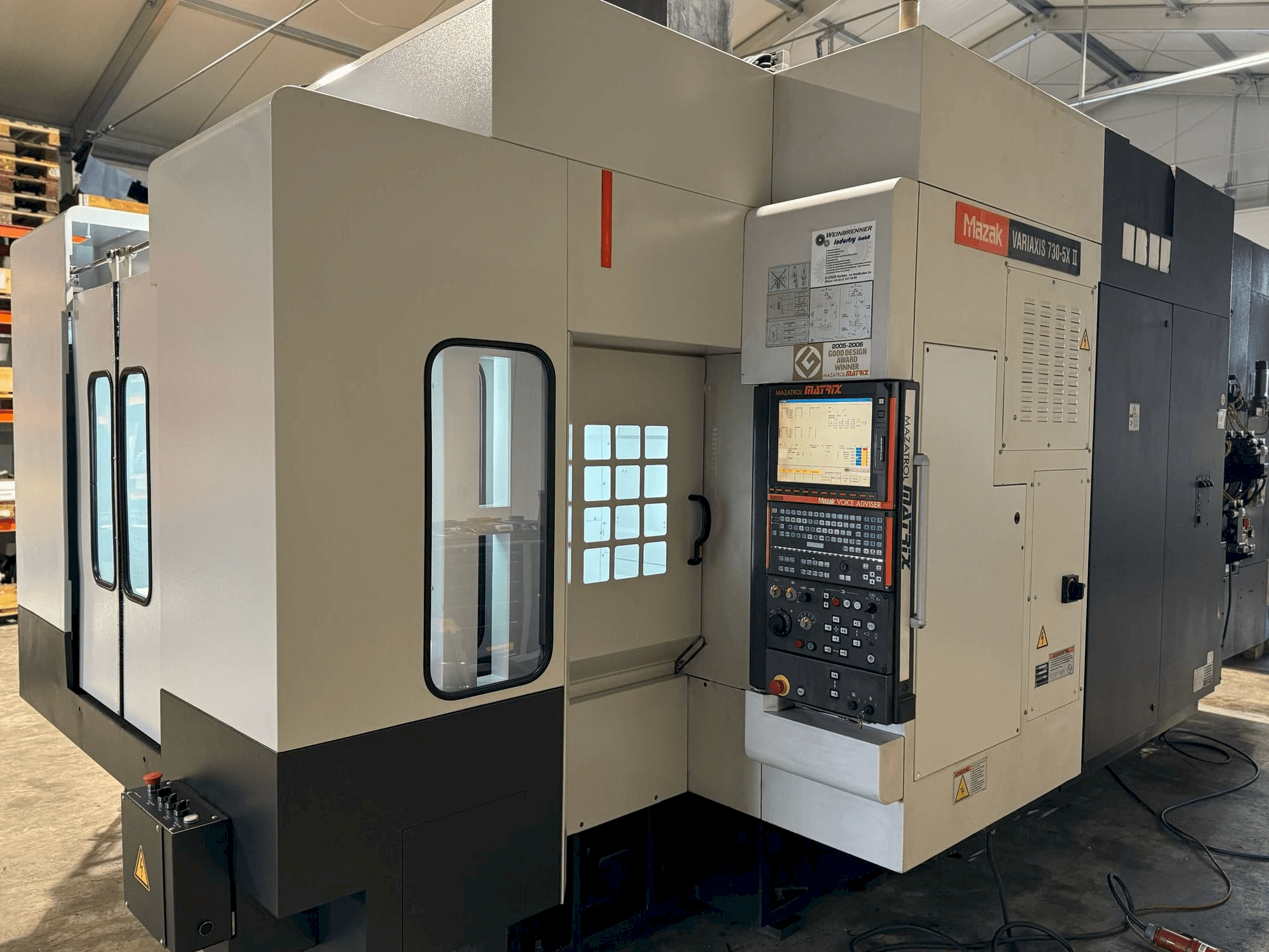 Makine Mazak Variaxis 730-5X II - Önden görünüm