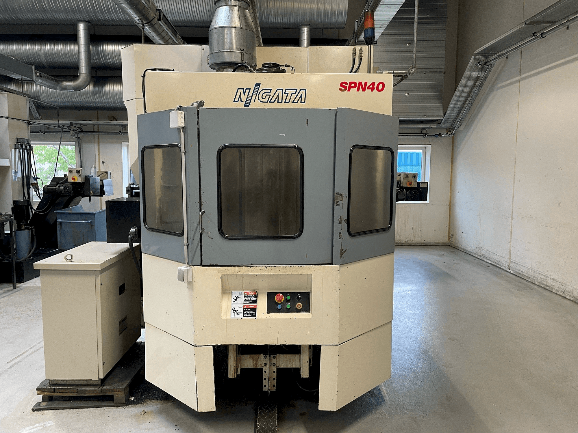 Makine Niigata SPN 40 - Önden görünüm