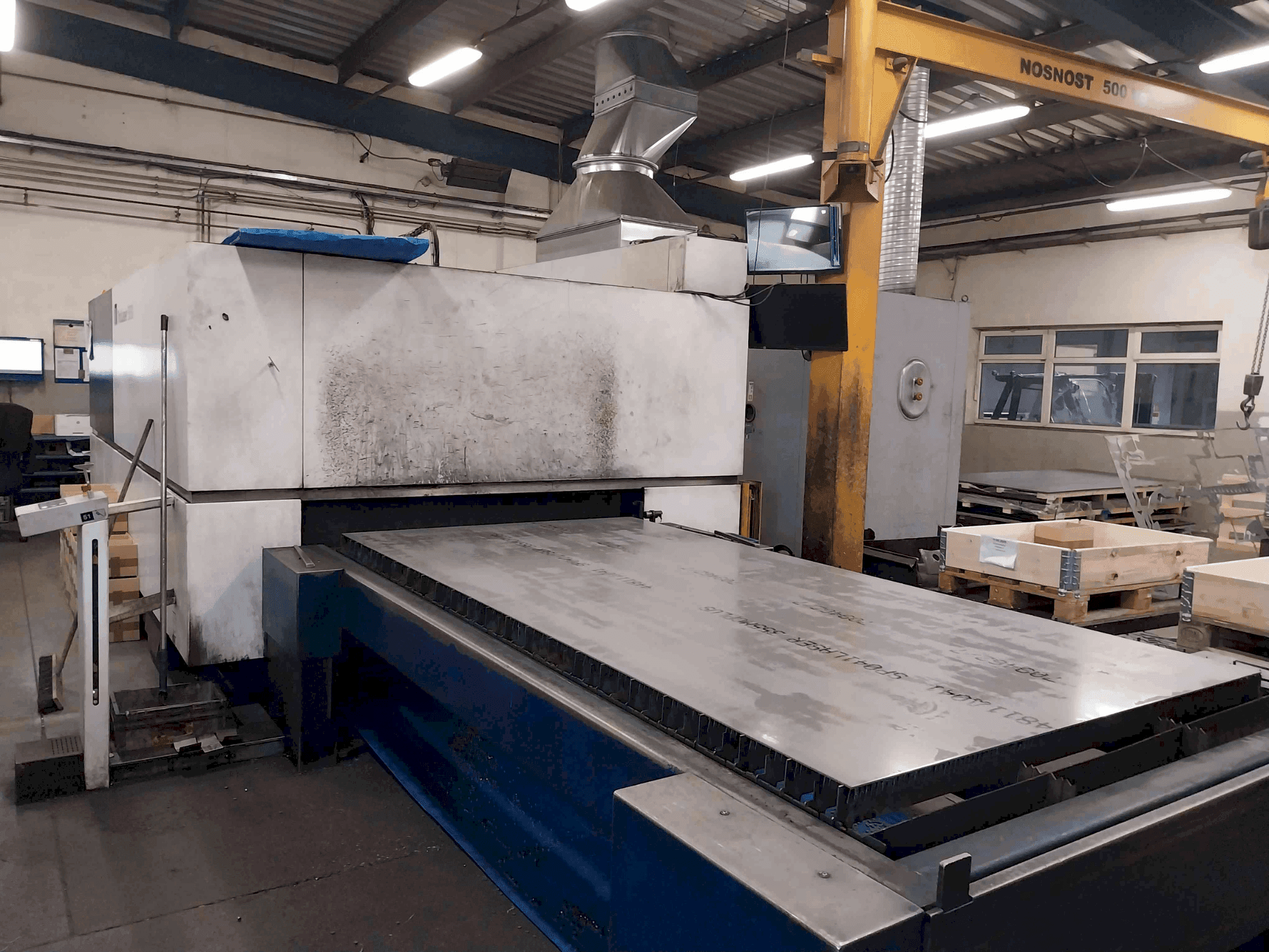 Makine TRUMPF TruLaser 5030 (L68) - Önden görünüm