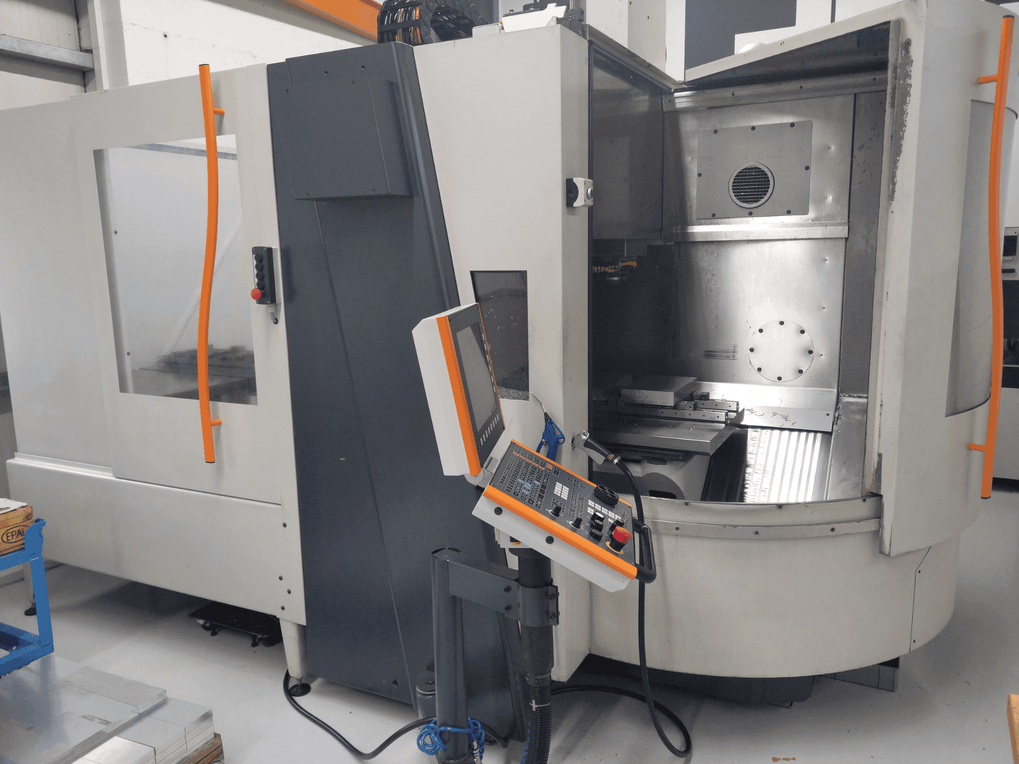 Makine MIKRON HSM 800 - Önden görünüm