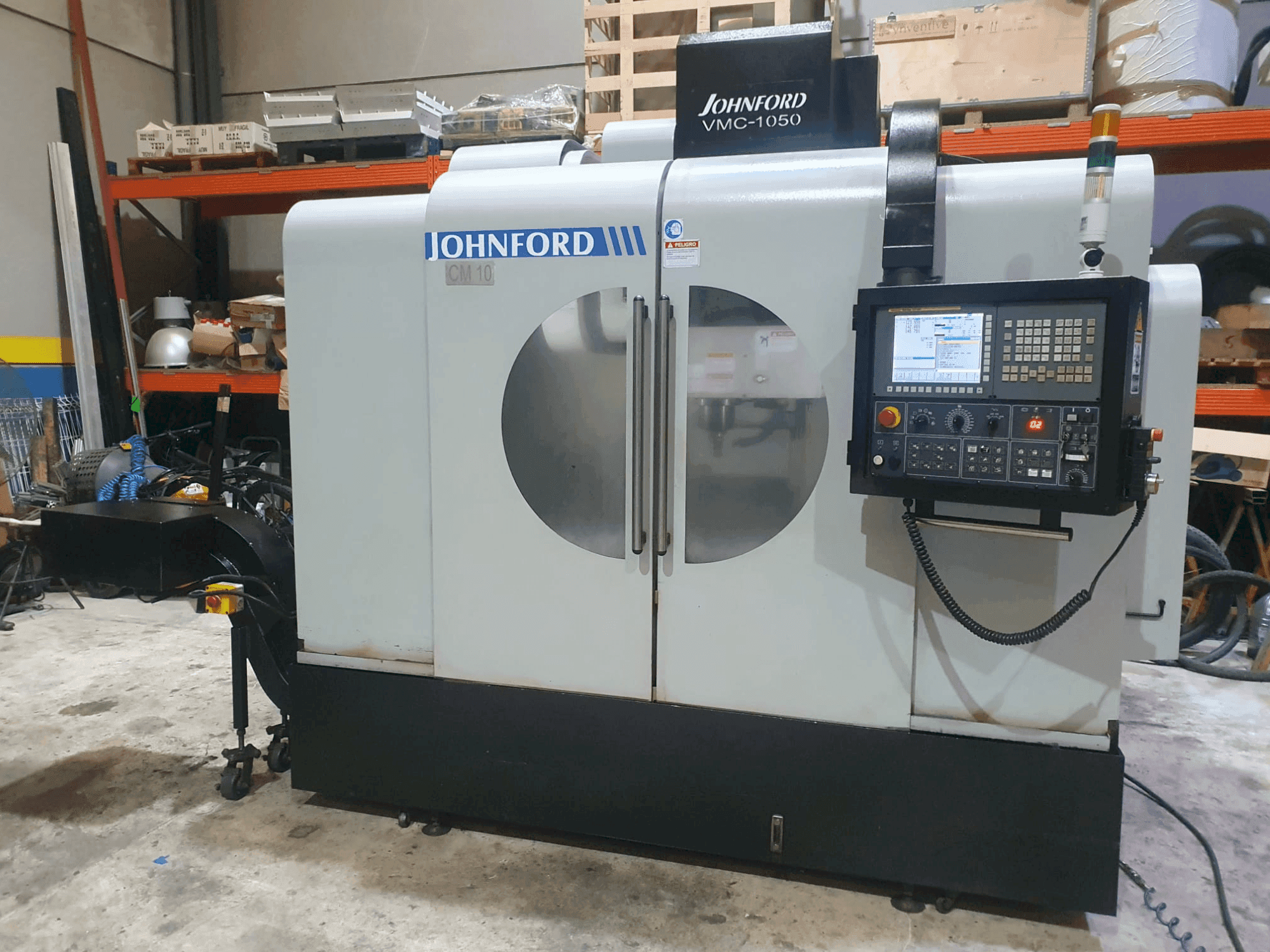 Makine Johnford VMC-1050 - Önden görünüm