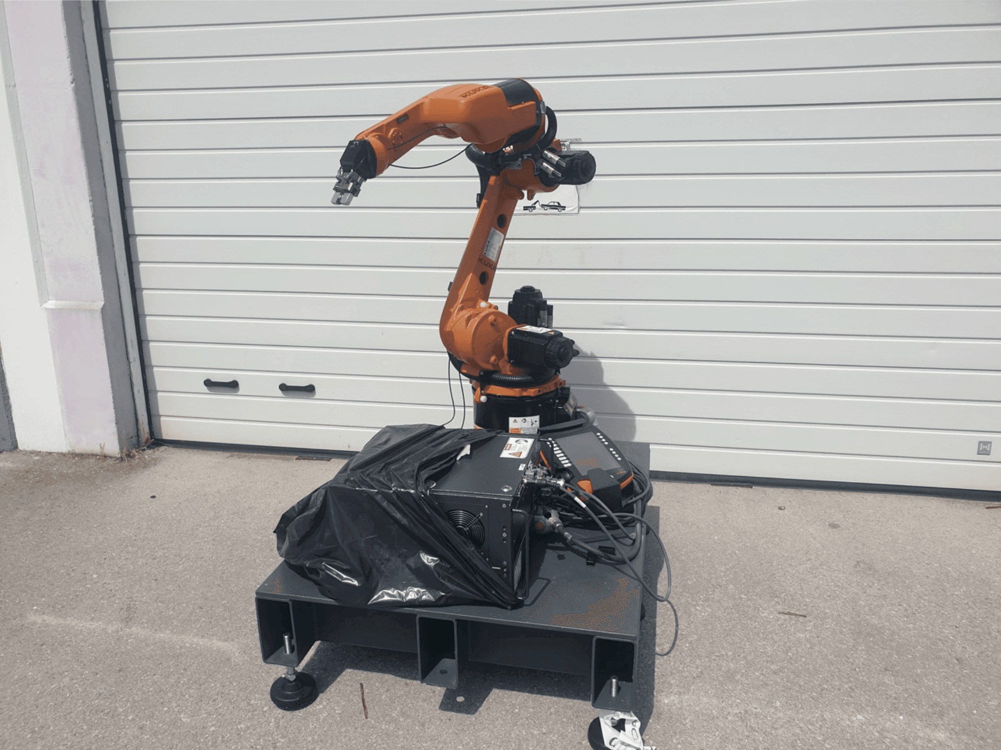 Makine KUKA KR 8 R1420 - Önden görünüm