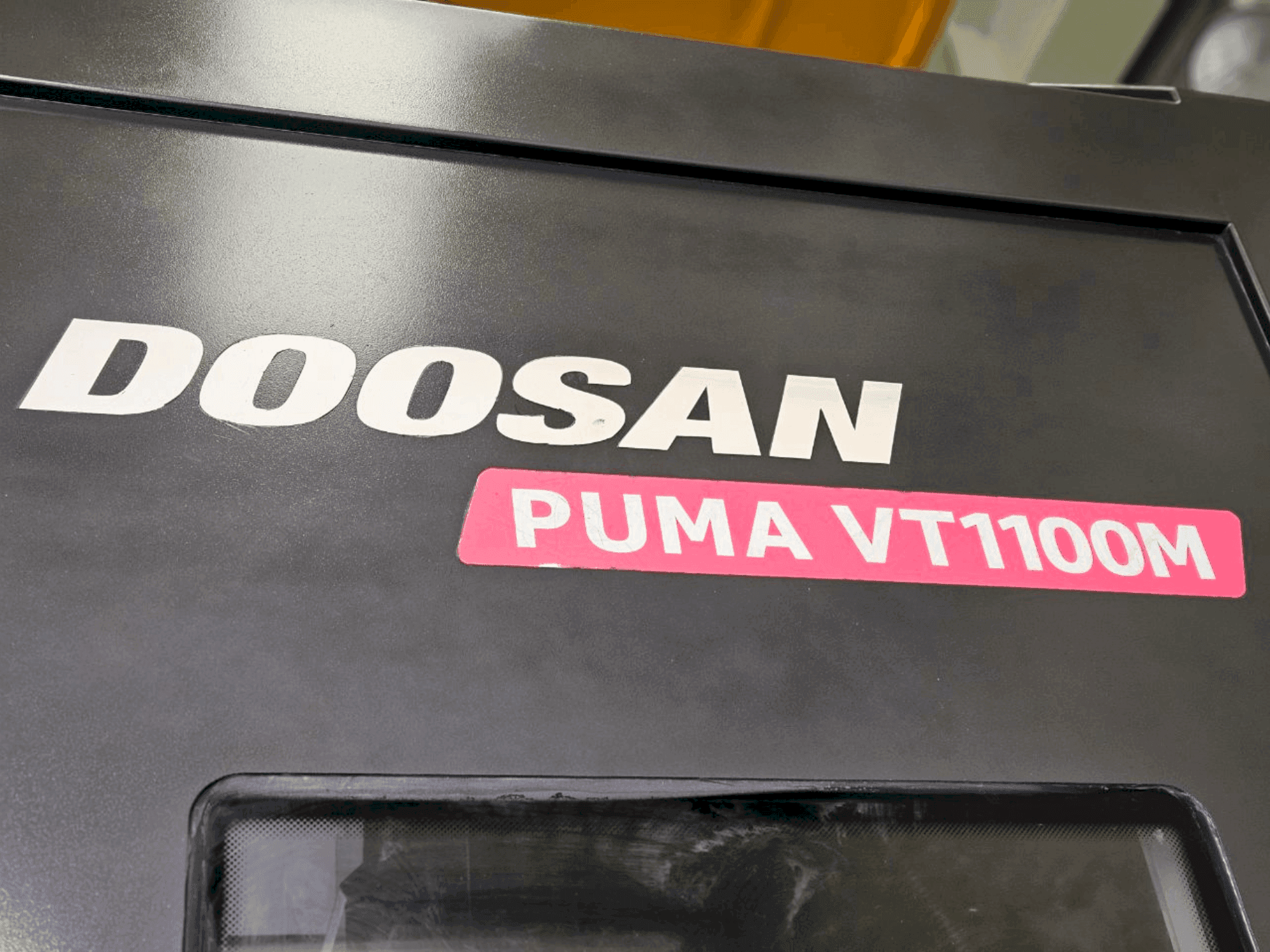 Makine DOOSAN VT1100M - Önden görünüm