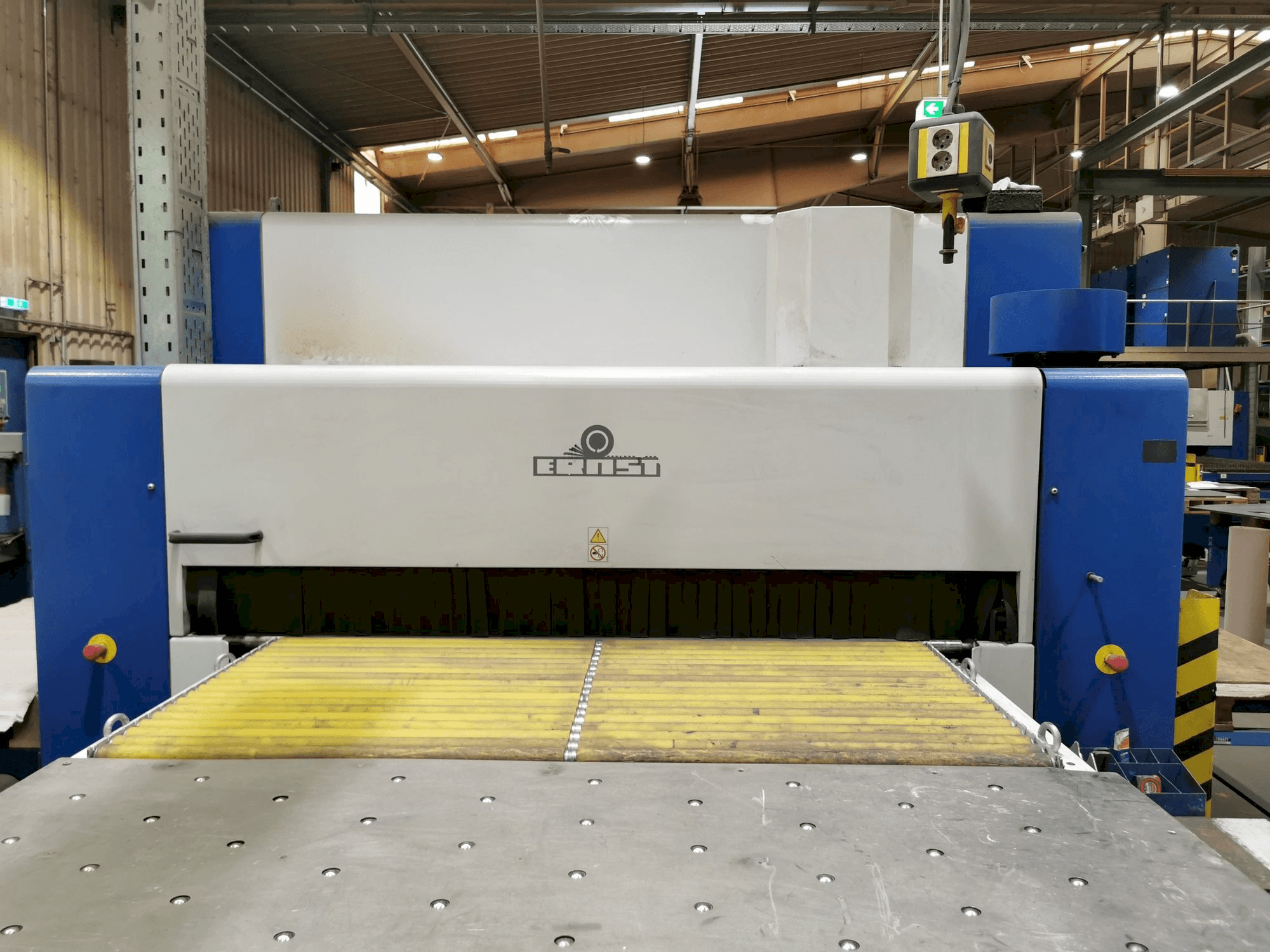 Makine ERNST Neptun EBS - Önden görünüm