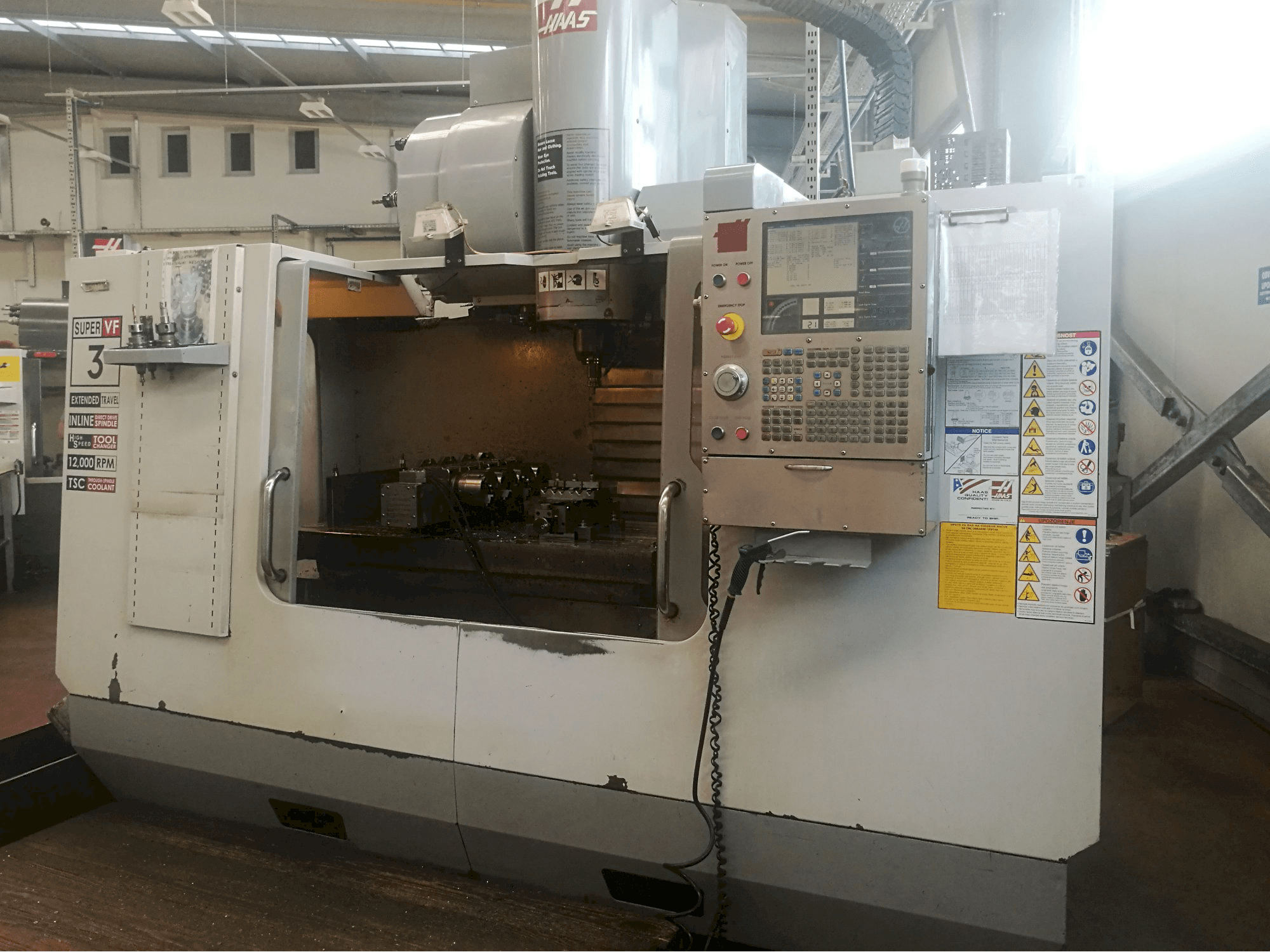 Makine HAAS - Önden görünüm VF-3SSYTHE