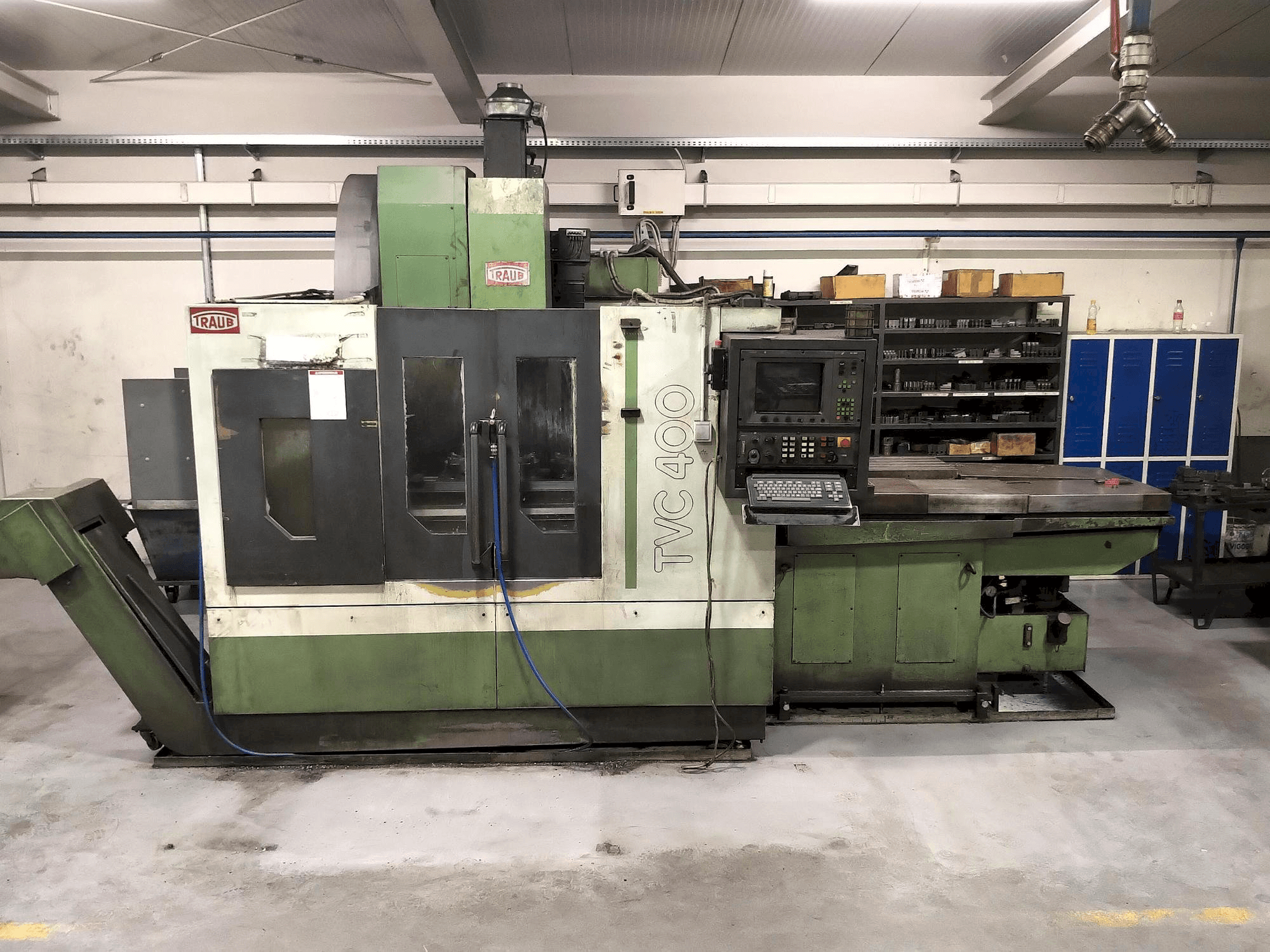 Makine TRAUB TVC 400 P - Önden görünüm