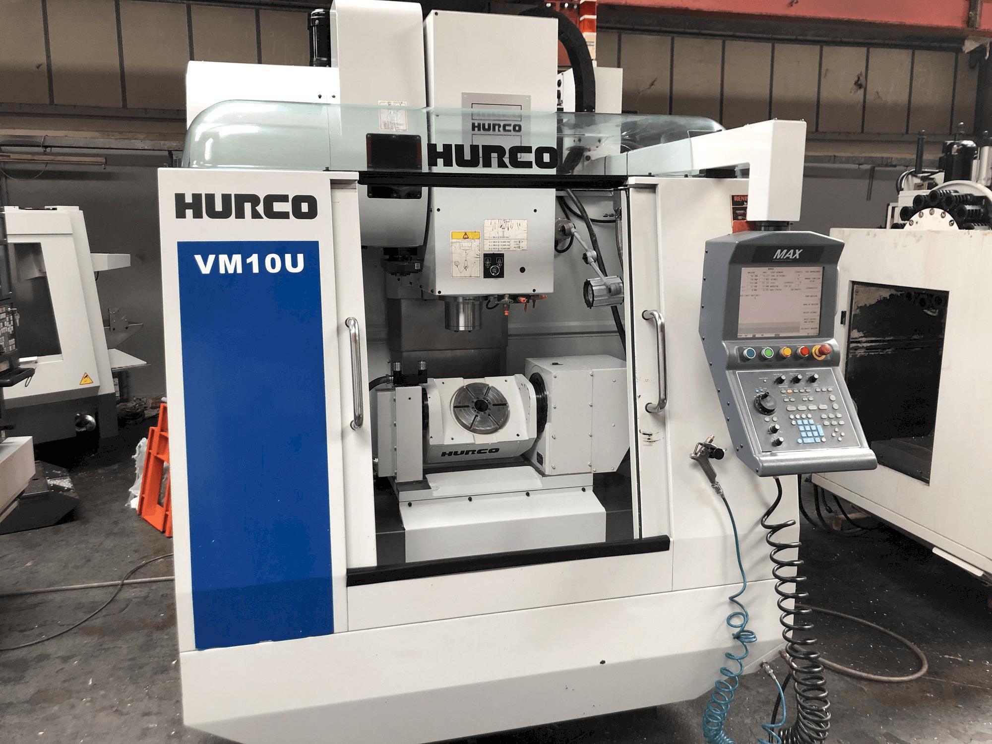 Makine Hurco VM10U - Önden görünüm